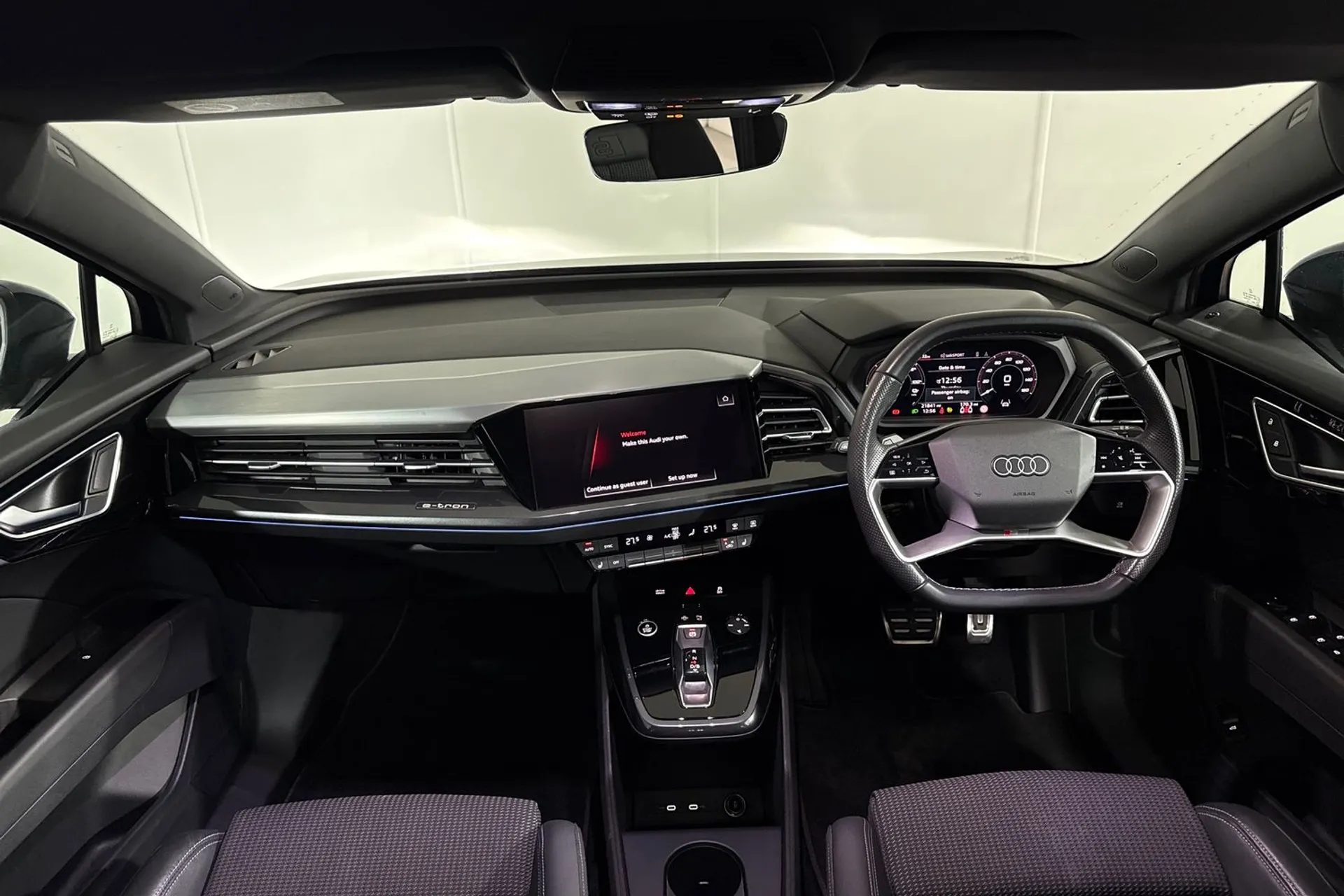 Audi Q4 thumbnail image number 3