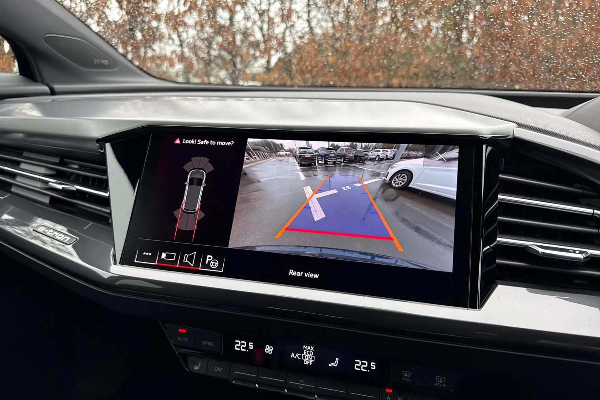 Audi Q4 thumbnail image number 4