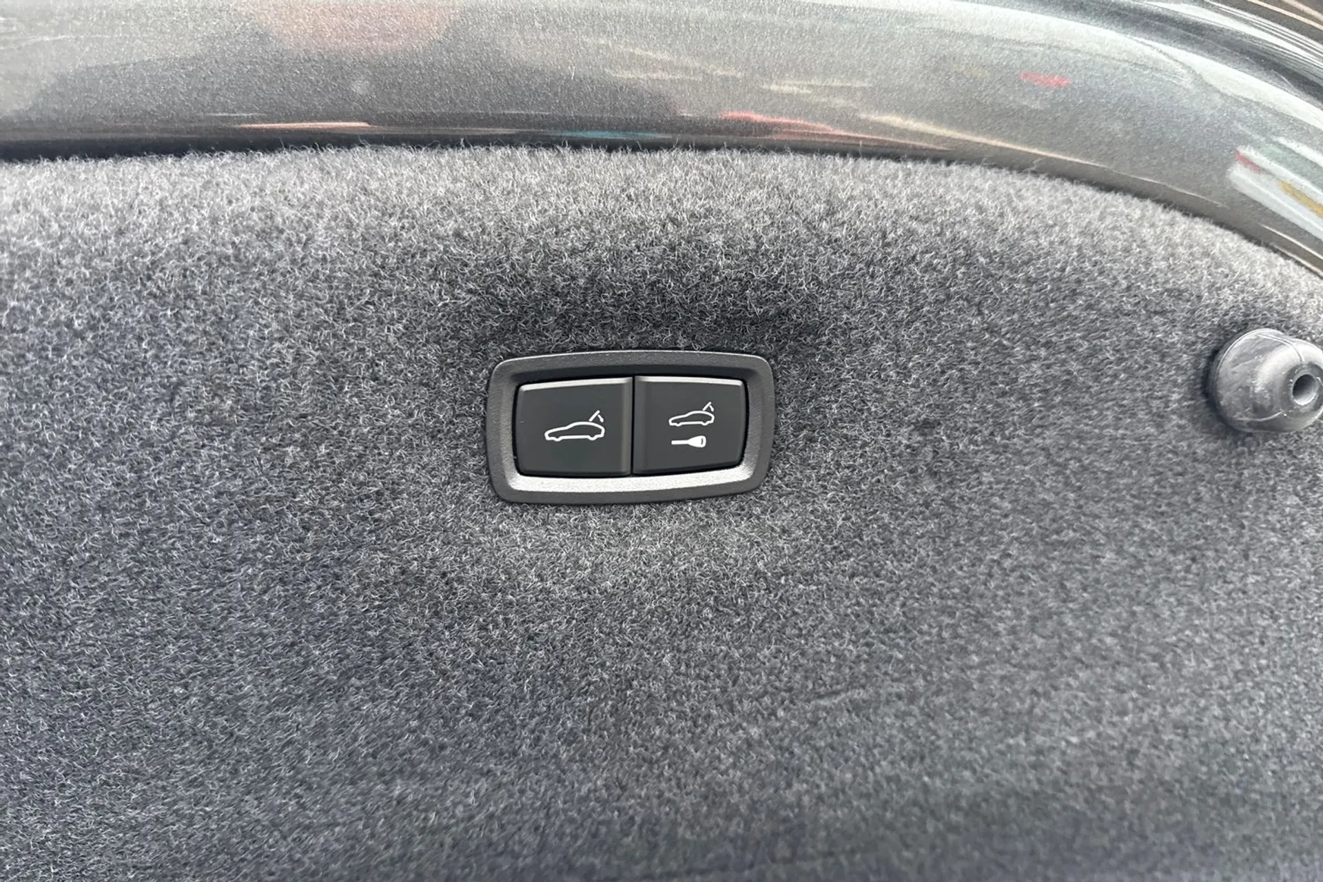 Audi e-tron GT thumbnail image number 18