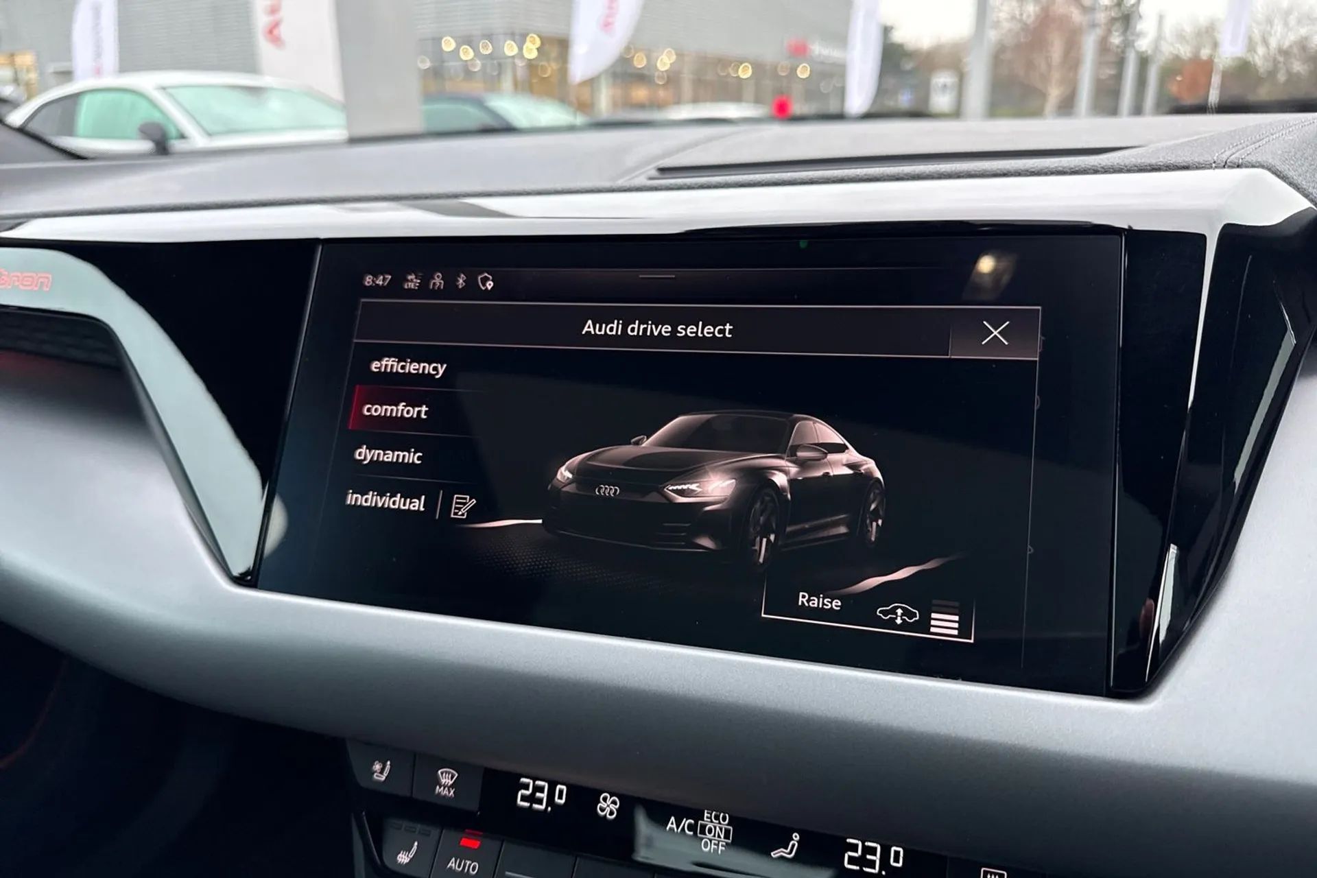 Audi e-tron GT thumbnail image number 35