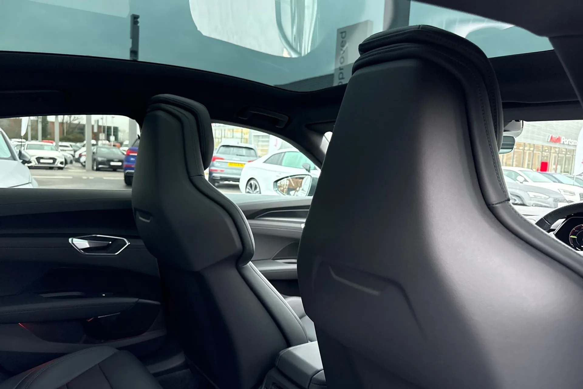 Audi e-tron GT thumbnail image number 27