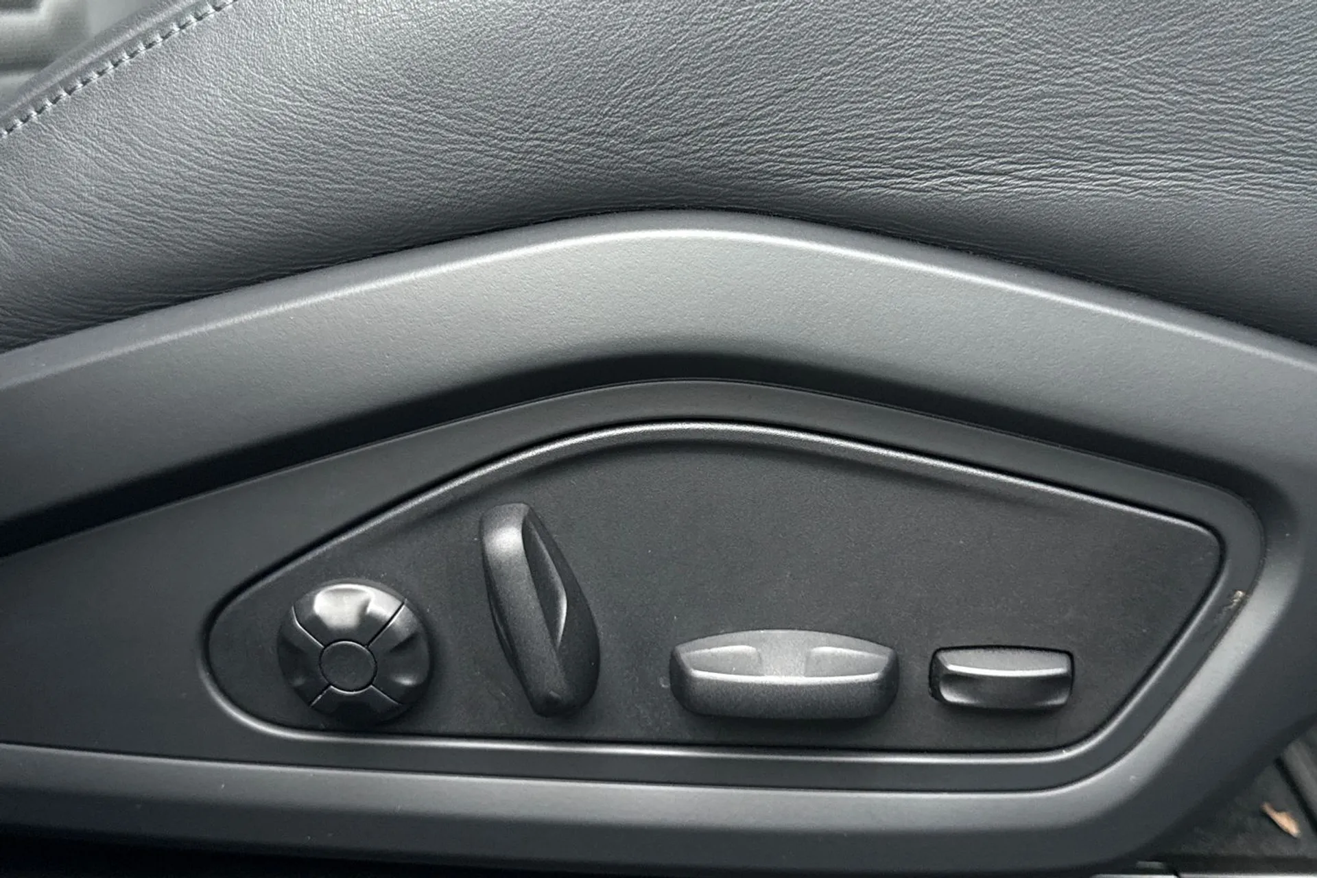 Audi e-tron GT thumbnail image number 21