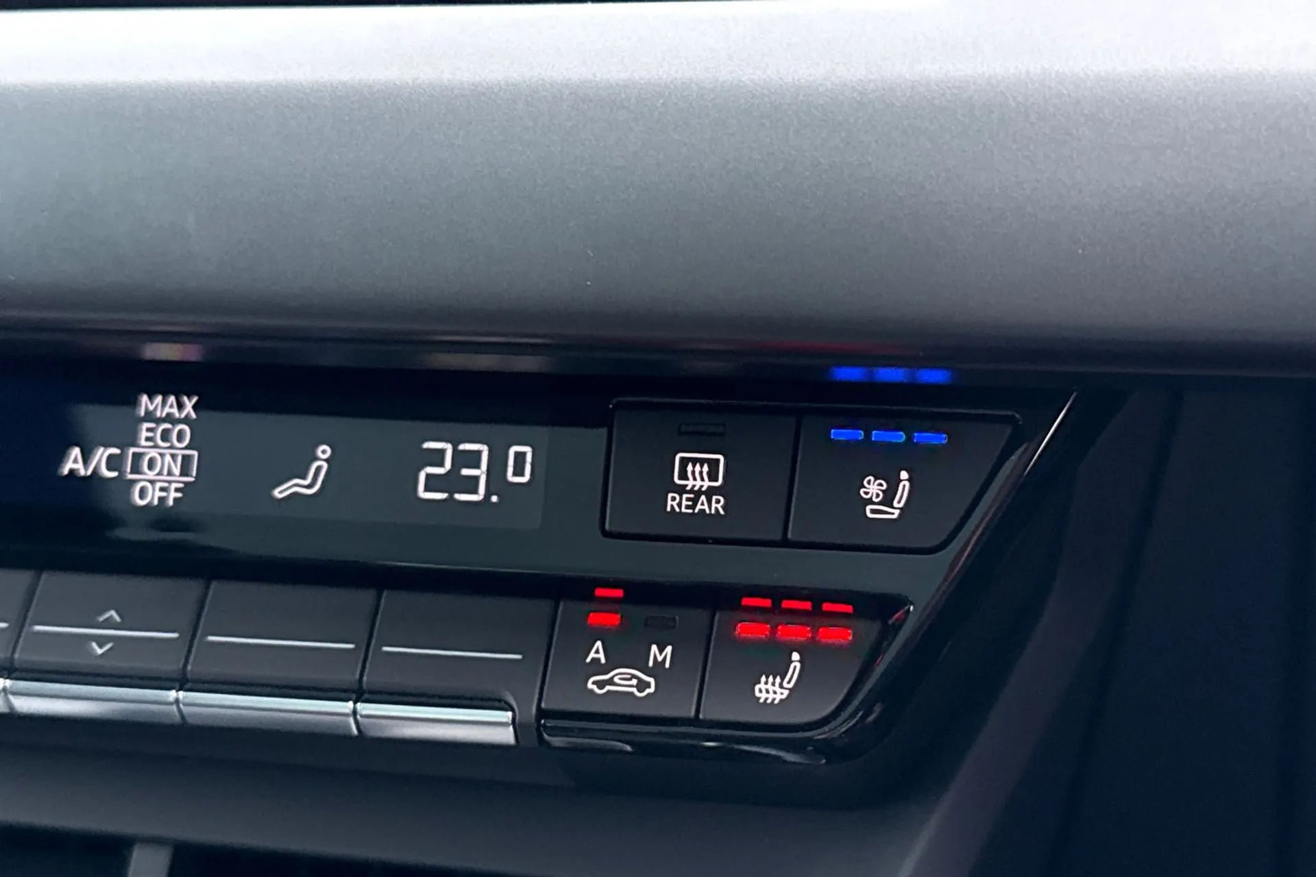 Audi e-tron GT thumbnail image number 45