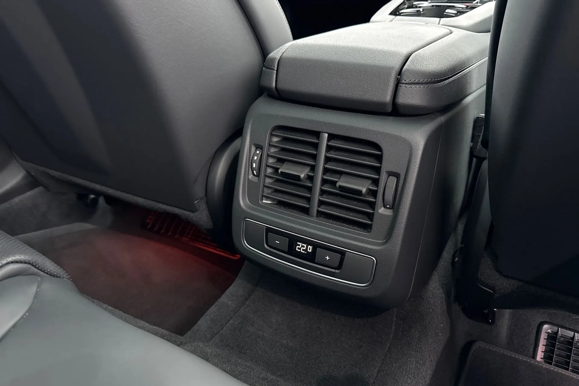 Audi e-tron GT thumbnail image number 42