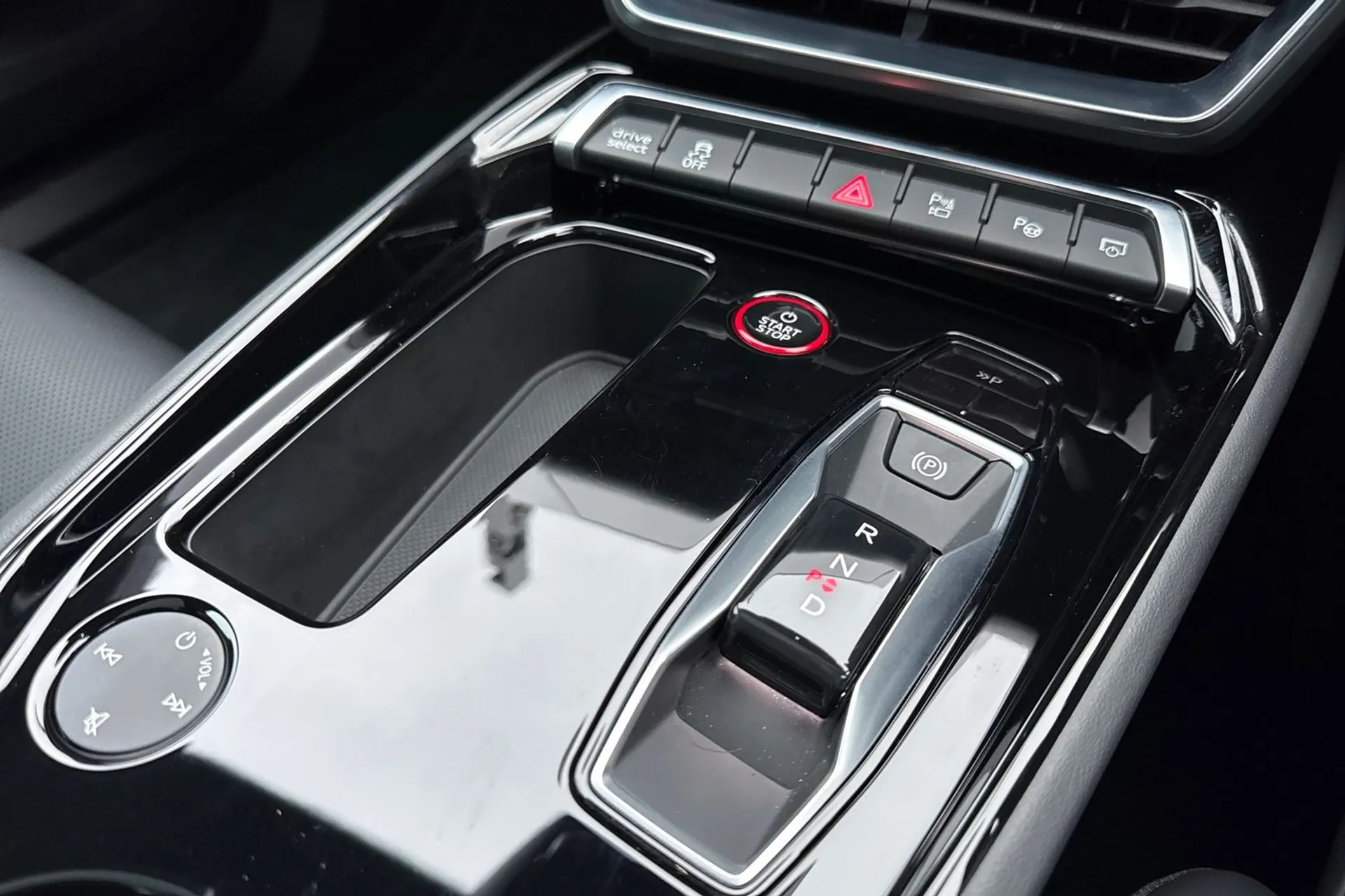 Audi e-tron GT thumbnail image number 38