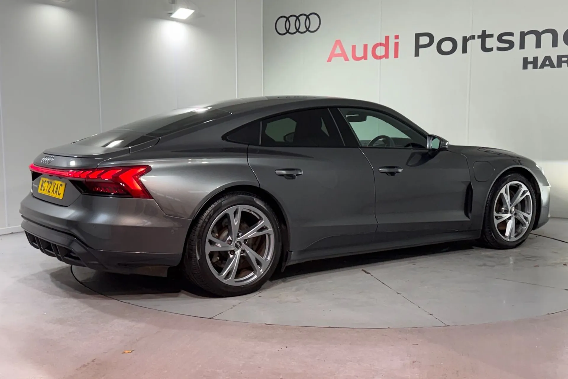 Audi e-tron GT thumbnail image number 10