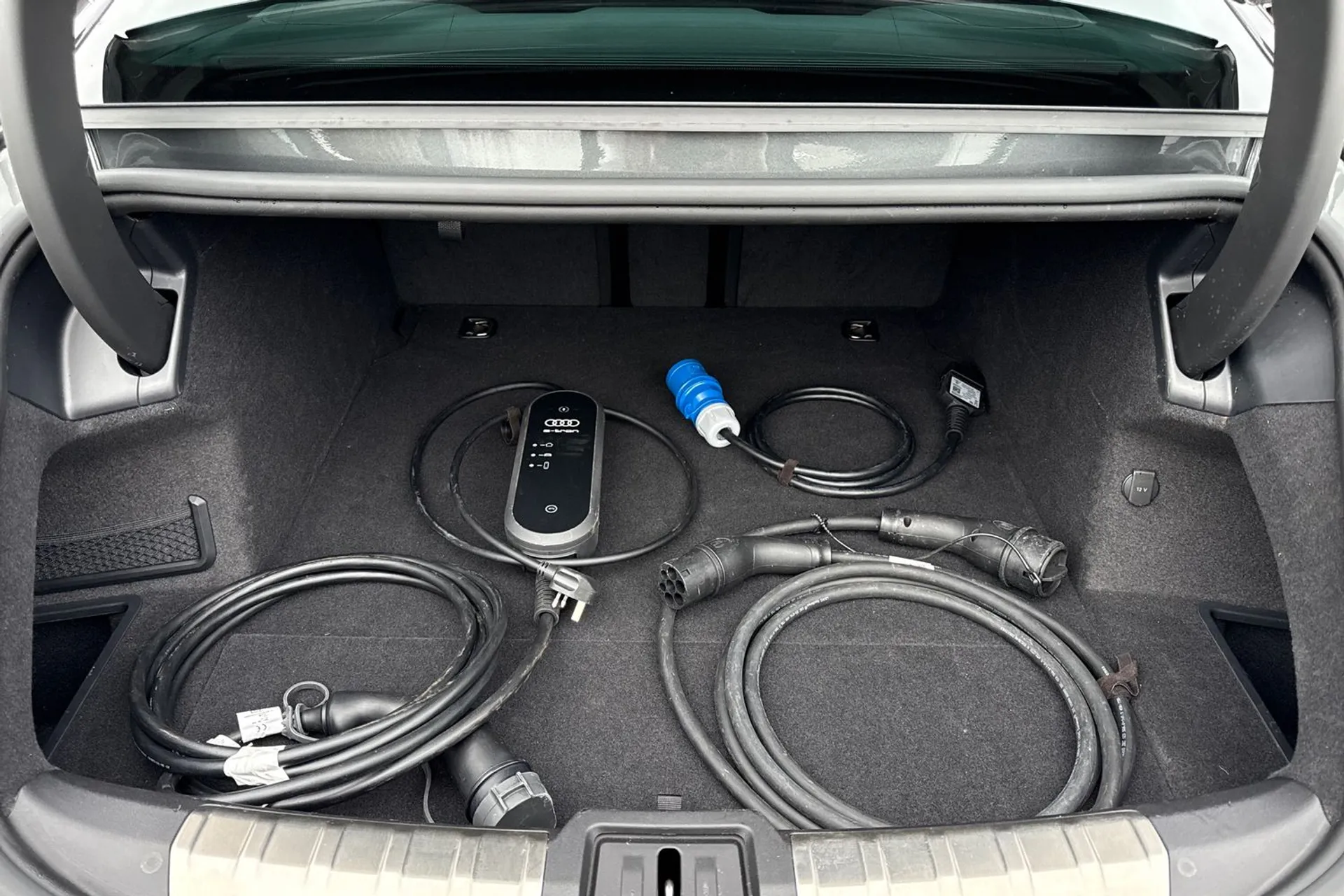 Audi e-tron GT thumbnail image number 17