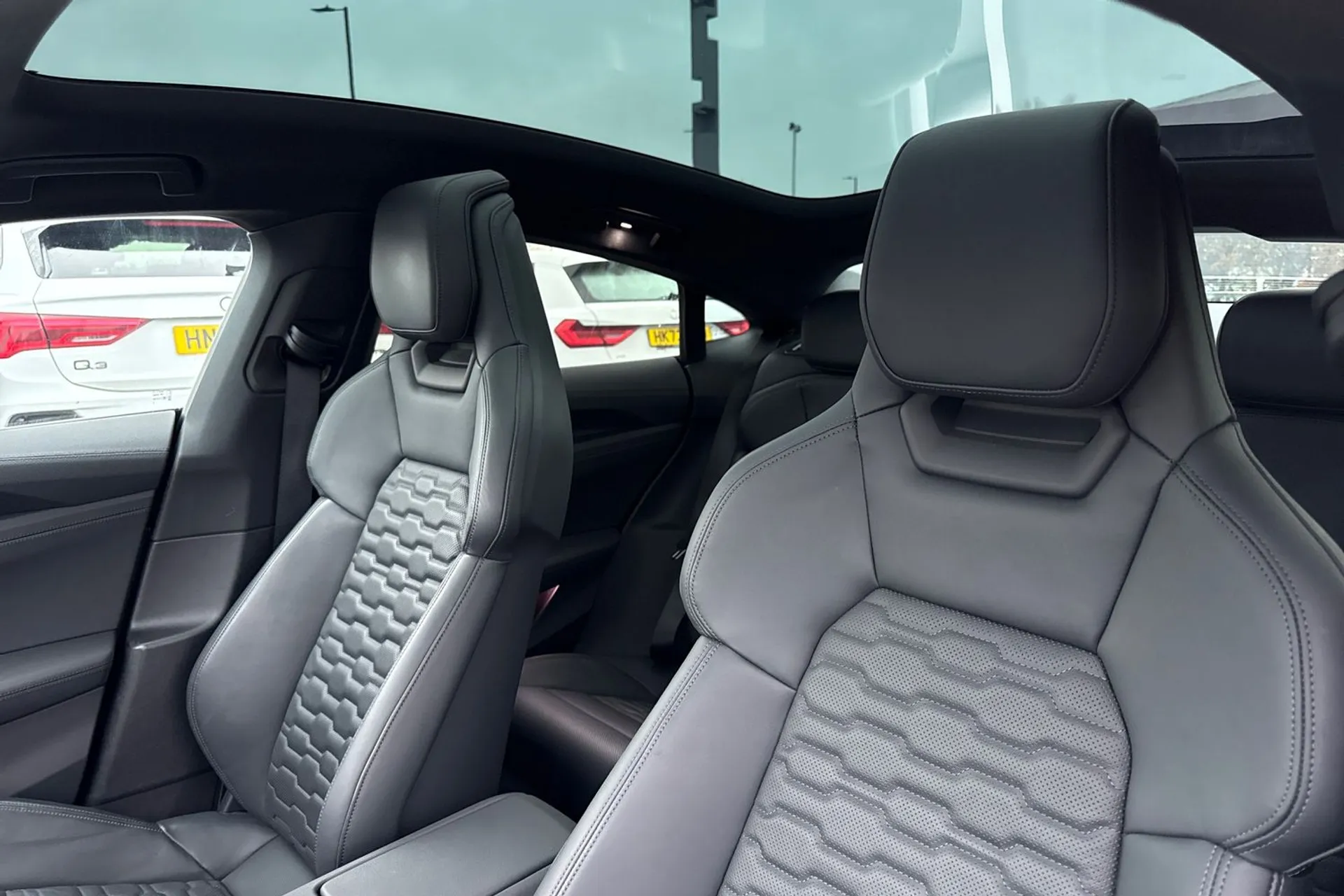 Audi e-tron GT thumbnail image number 20