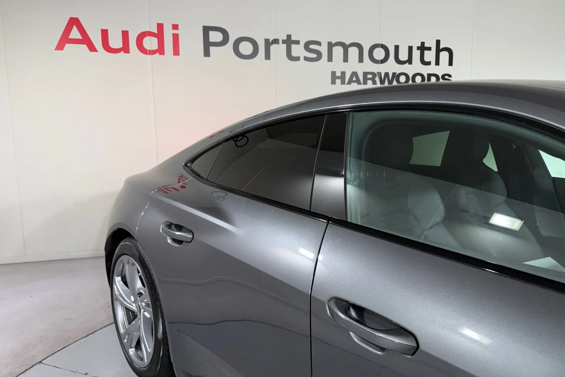 Audi e-tron GT thumbnail image number 12