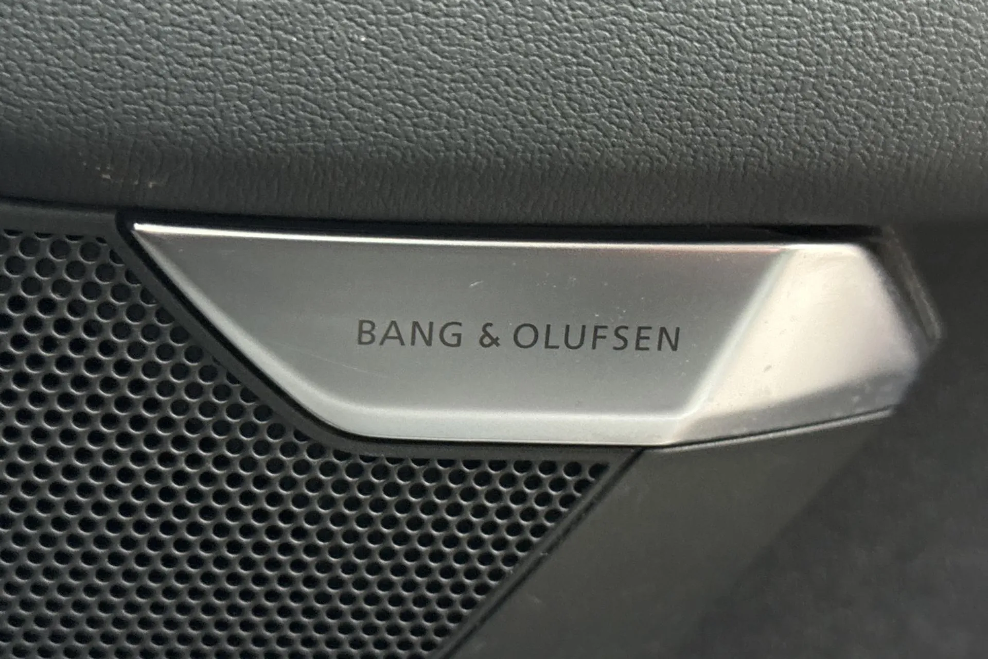 Audi e-tron GT thumbnail image number 26