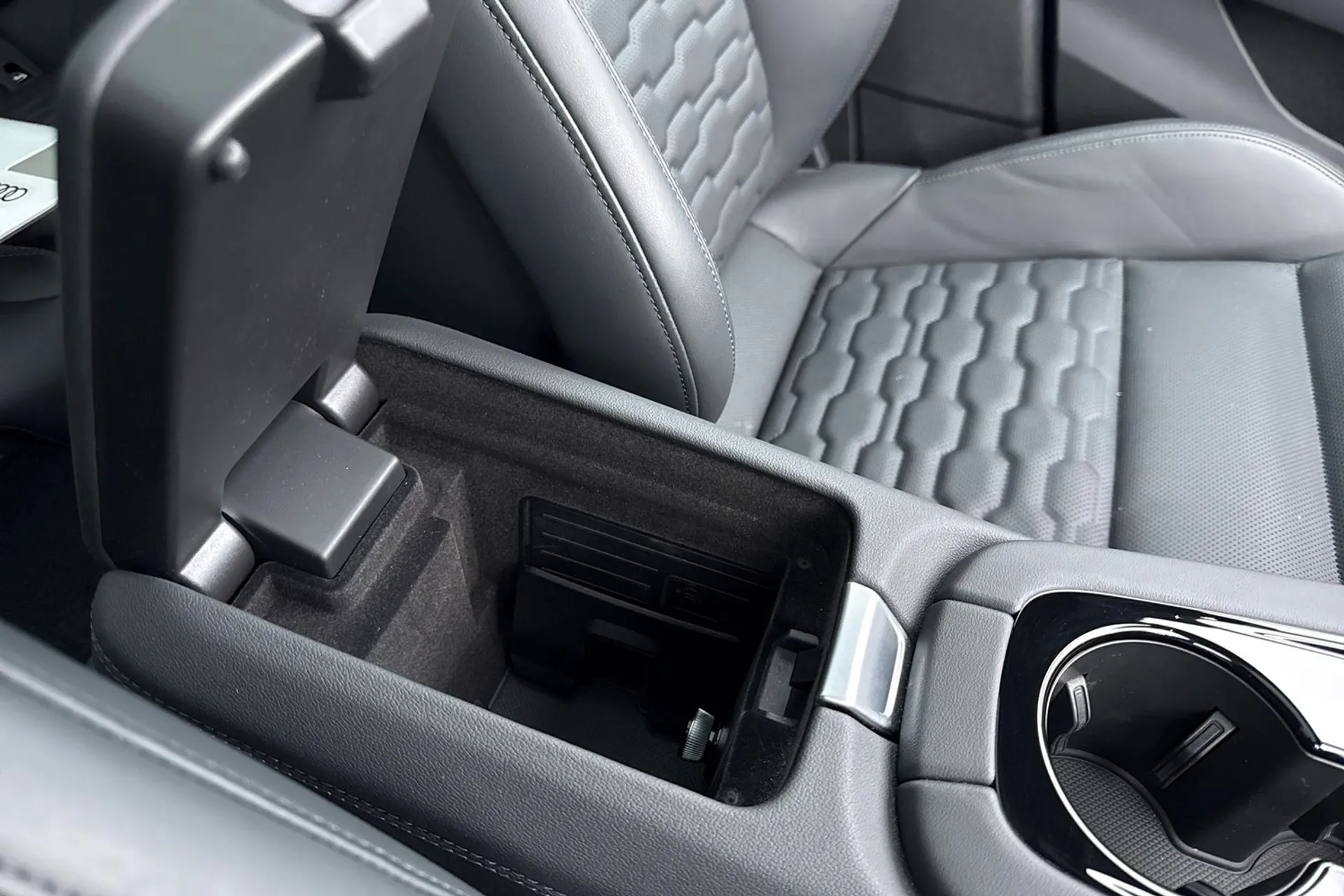 Audi e-tron GT thumbnail image number 55