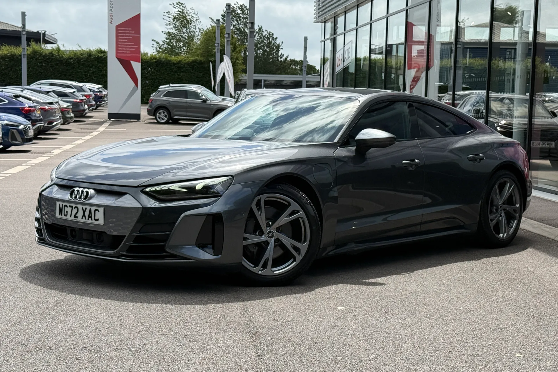 Audi e-tron GT thumbnail image number 14