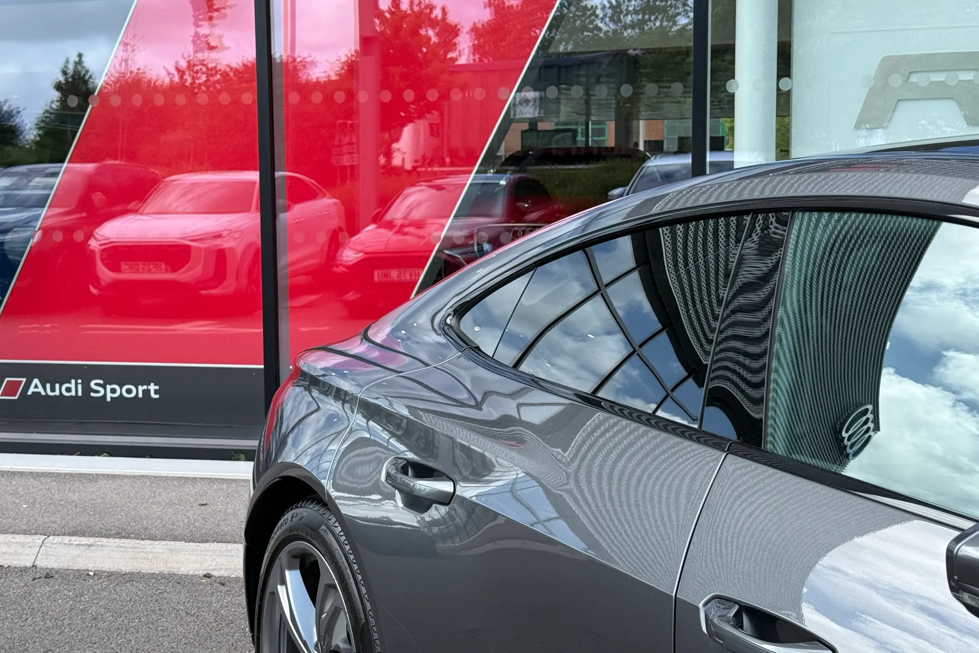 Audi e-tron GT thumbnail image number 27