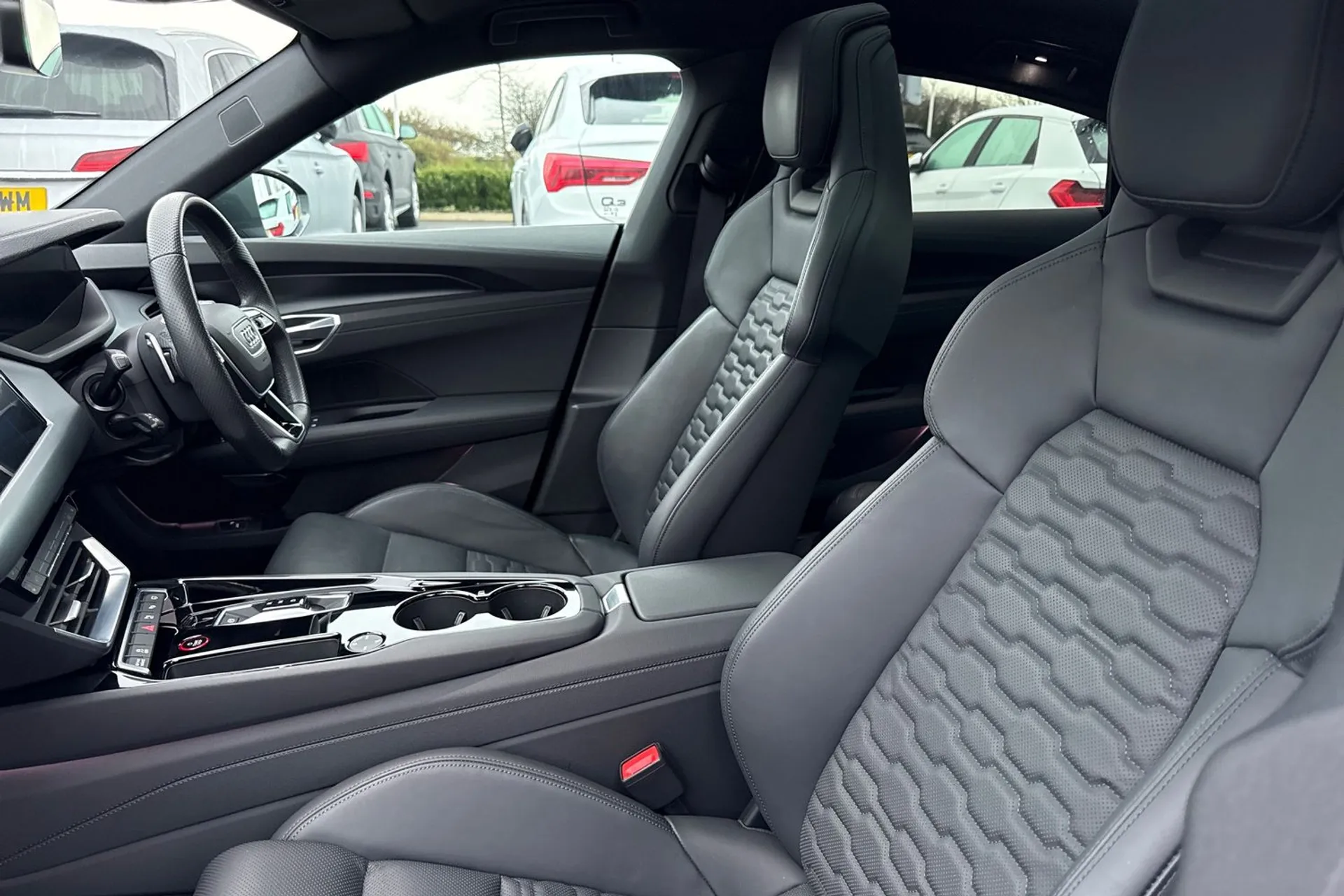 Audi e-tron GT thumbnail image number 43