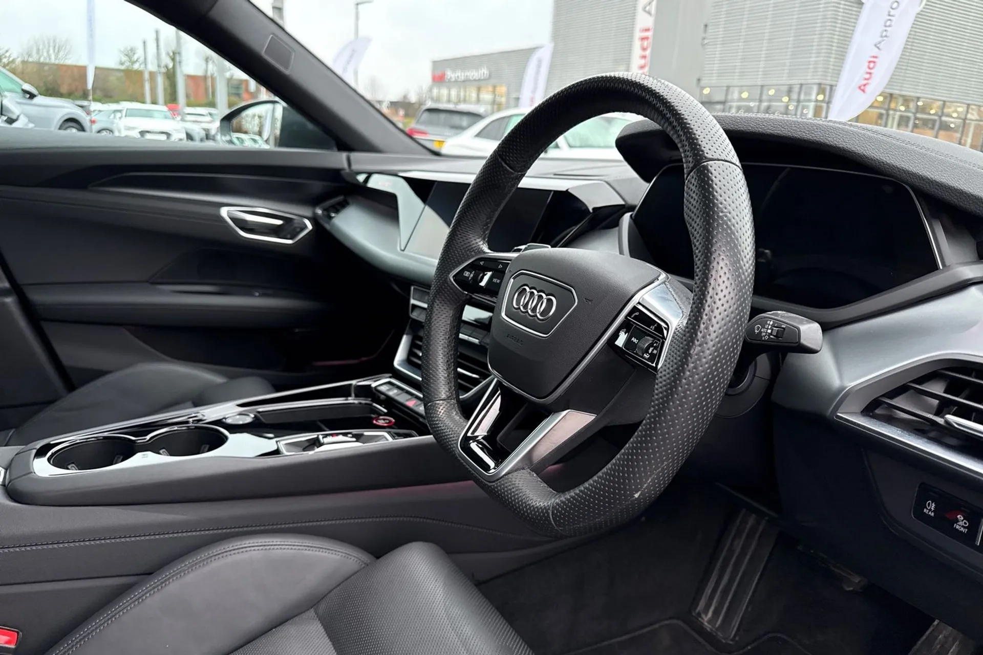 Audi e-tron GT thumbnail image number 10