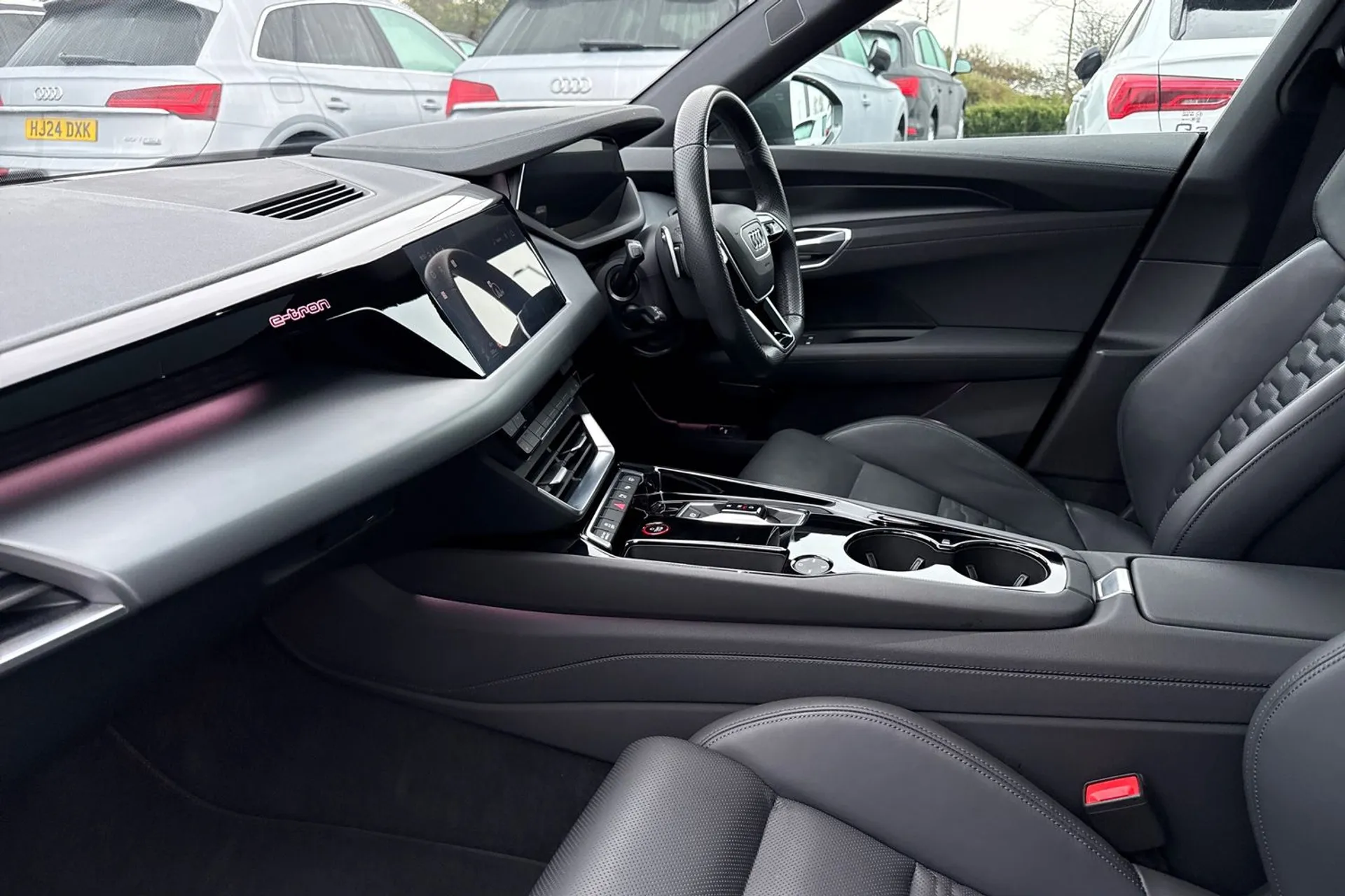 Audi e-tron GT thumbnail image number 2