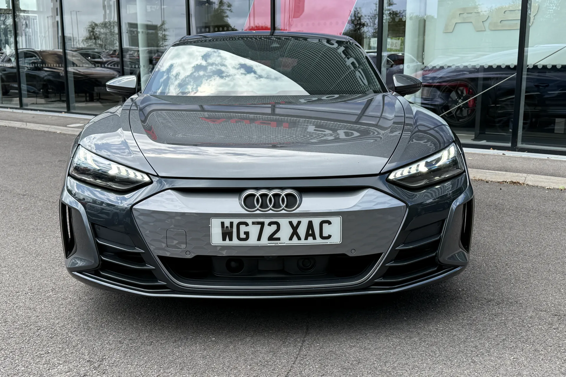 Audi e-tron GT thumbnail image number 12