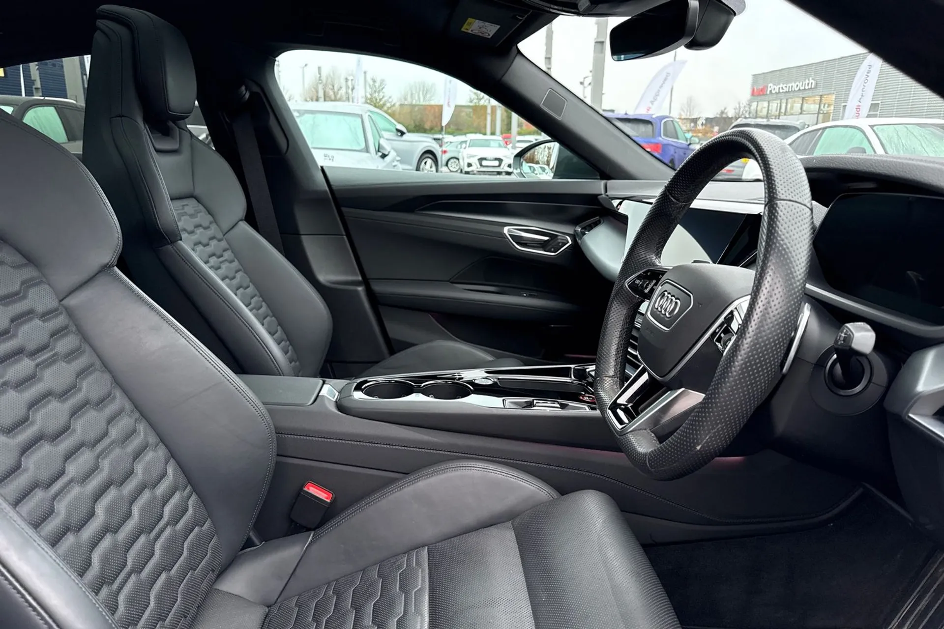Audi e-tron GT thumbnail image number 39