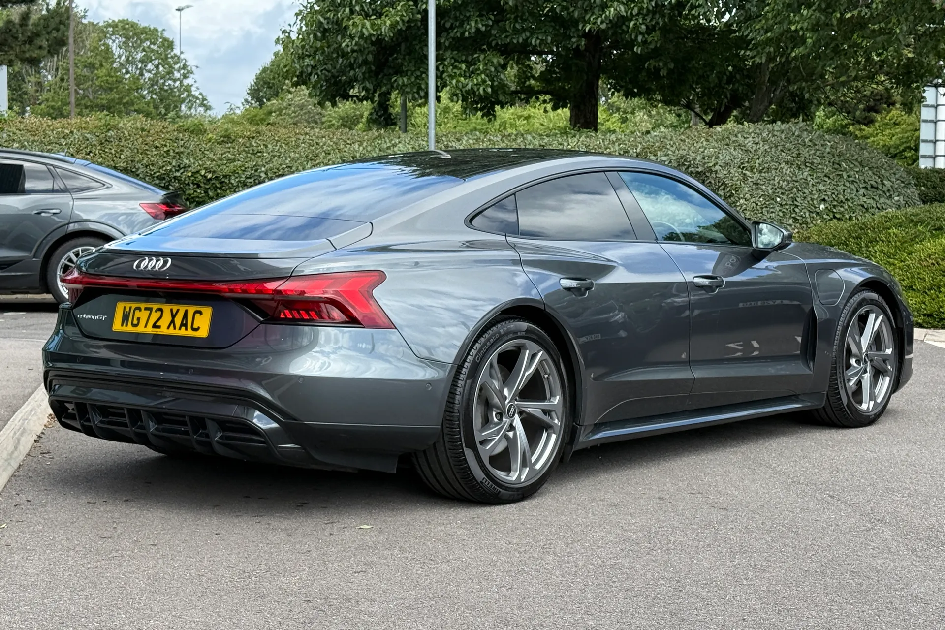 Audi e-tron GT thumbnail image number 25