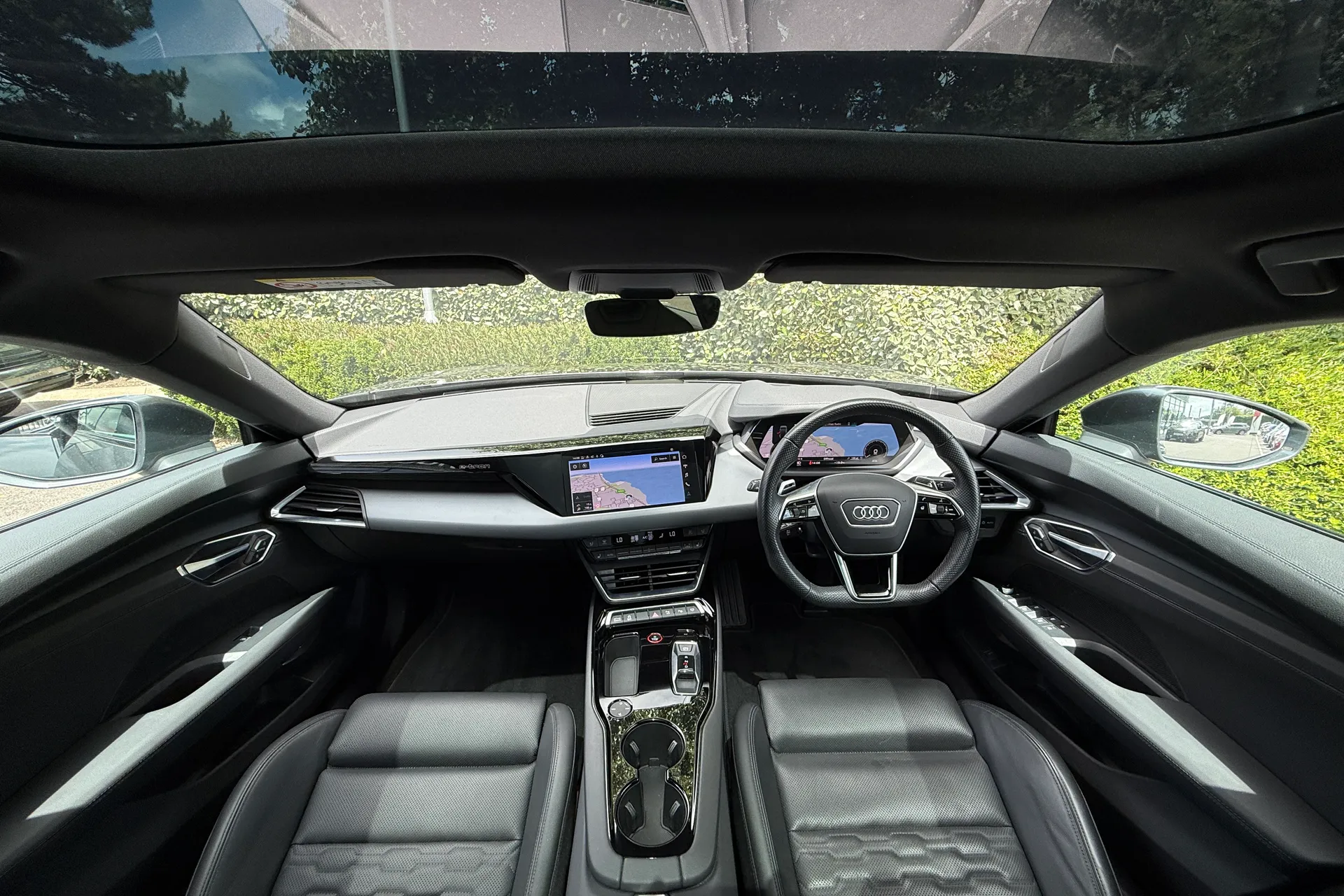 Audi e-tron GT thumbnail image number 8
