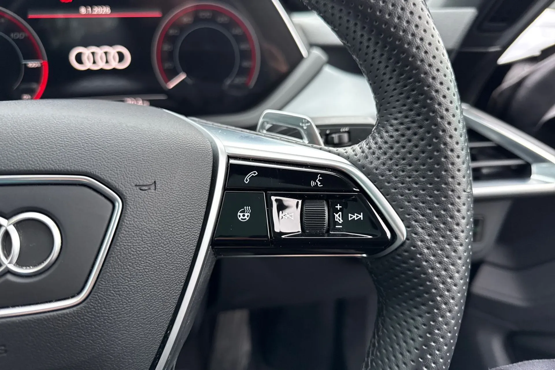 Audi e-tron GT thumbnail image number 54