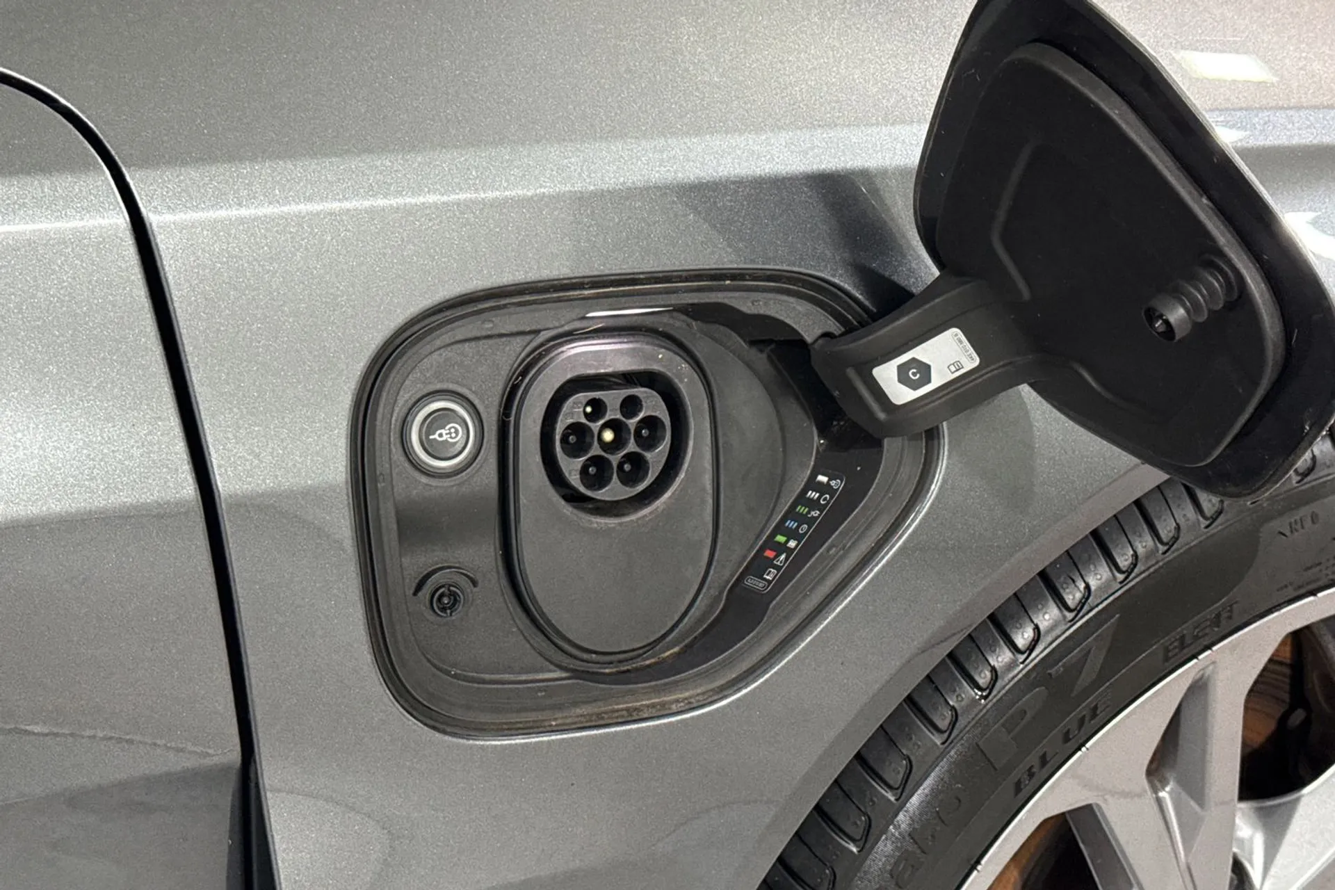 Audi e-tron GT thumbnail image number 20