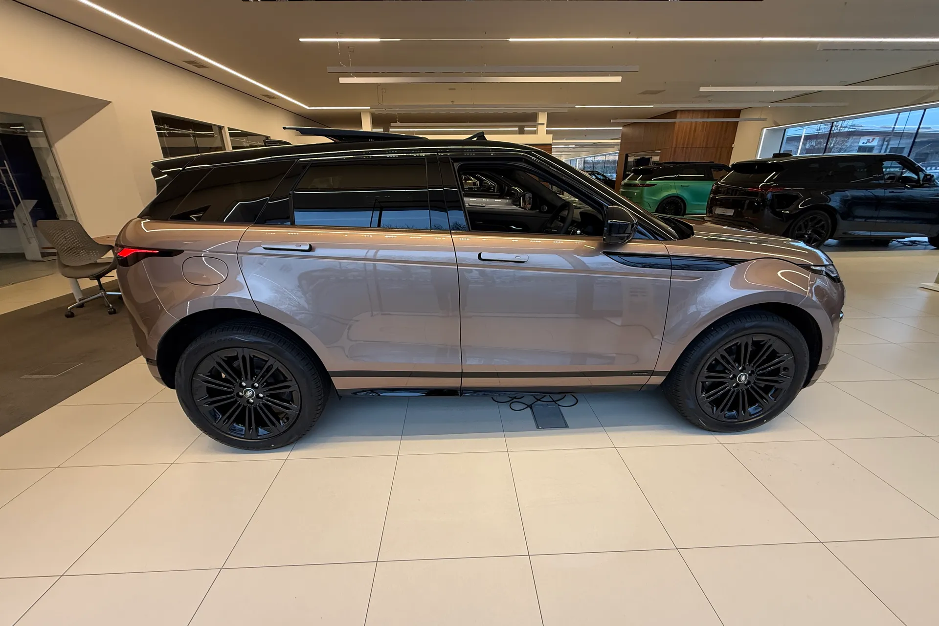 LAND ROVER RANGE ROVER EVOQUE thumbnail image number 2