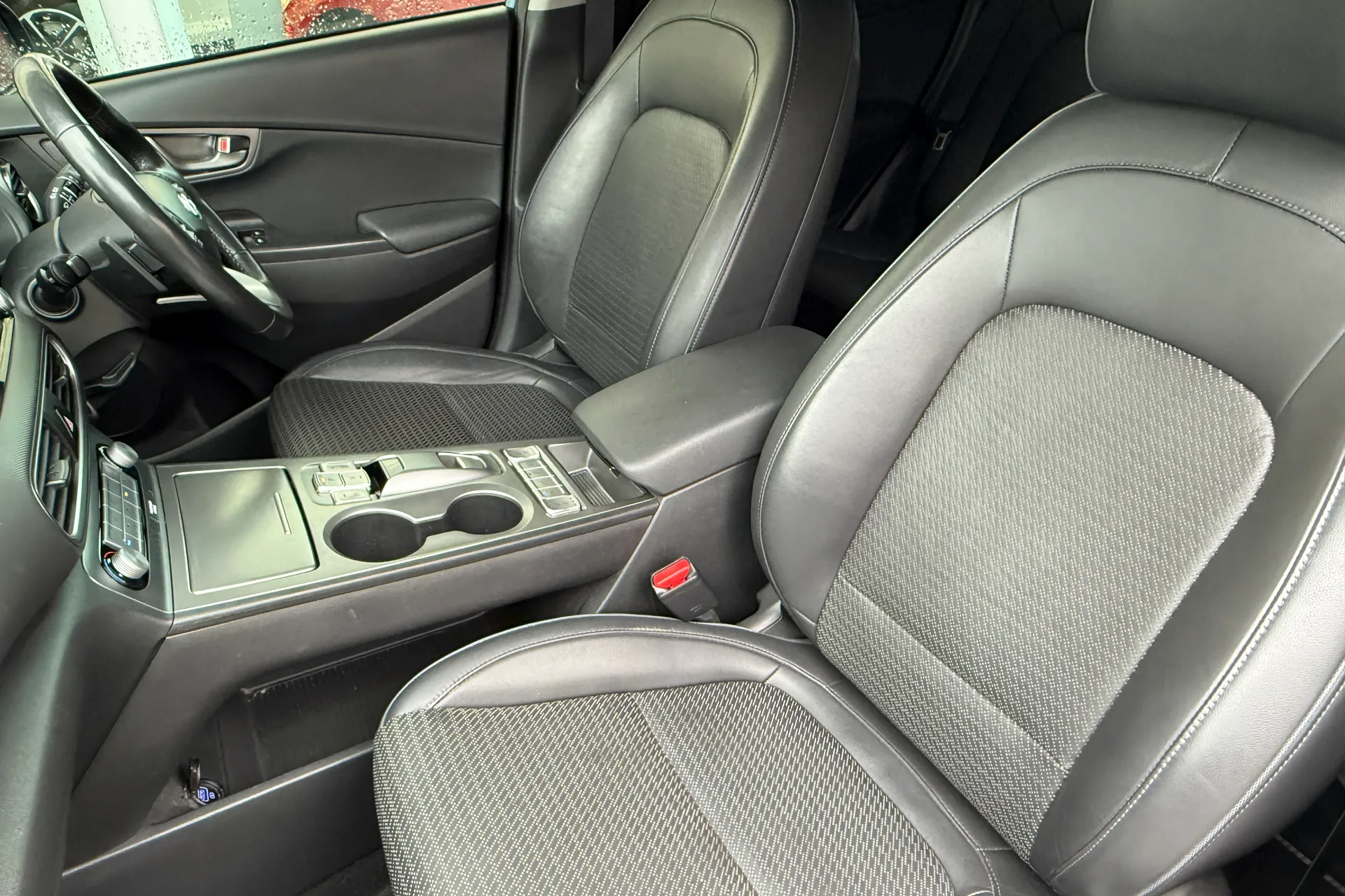 HYUNDAI KONA thumbnail image number 38