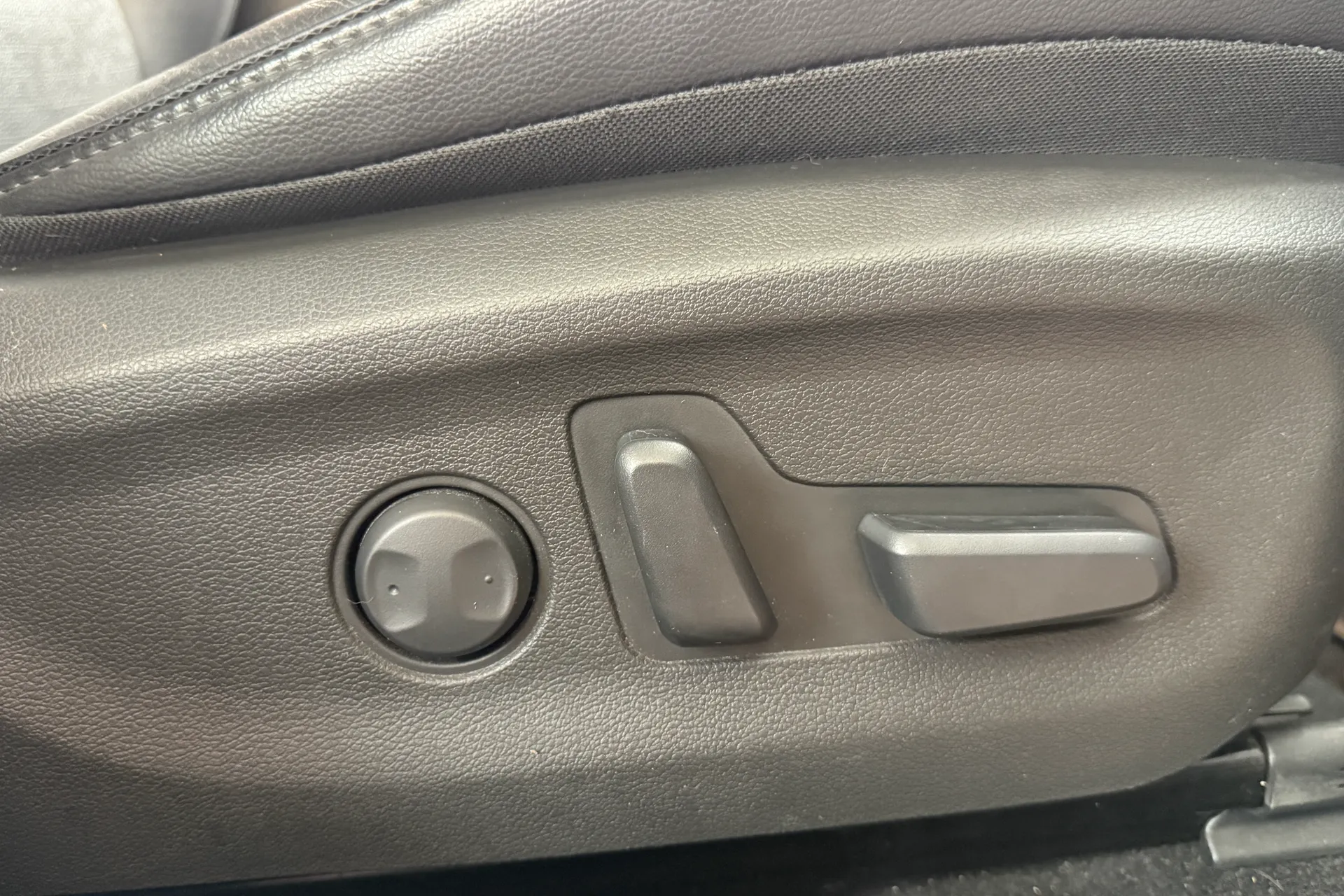 HYUNDAI KONA thumbnail image number 9