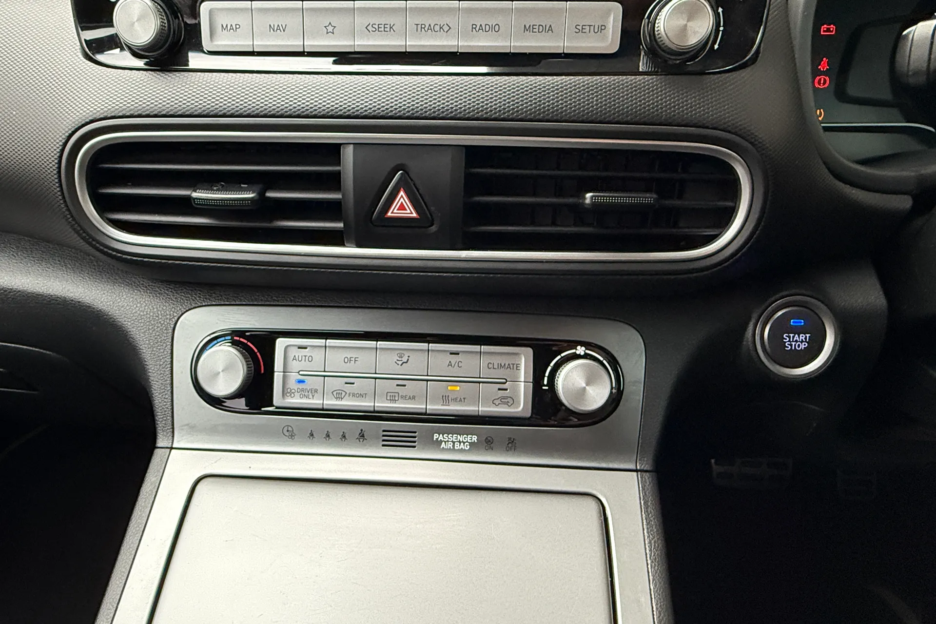 HYUNDAI KONA thumbnail image number 14