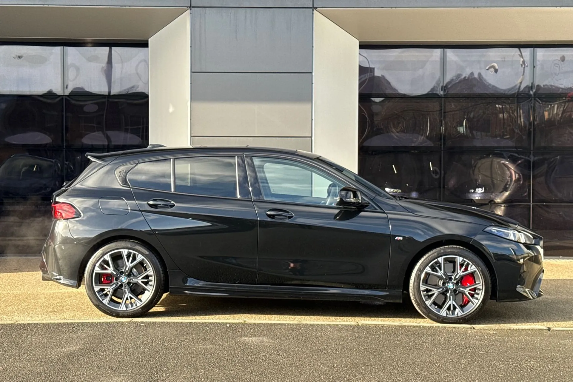 BMW 1 SERIES thumbnail image number 2