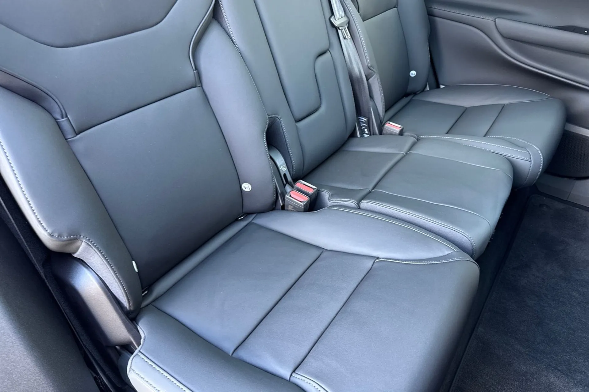 Volvo EX90 thumbnail image number 27