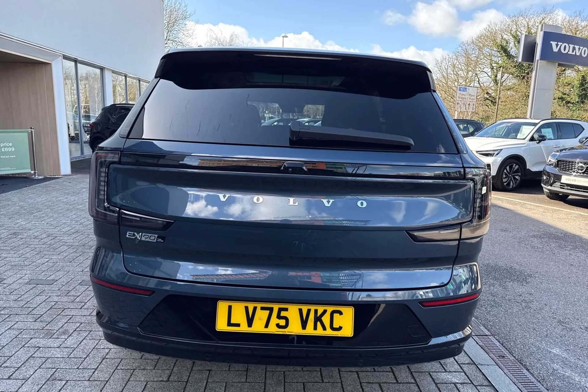 Volvo EX90 thumbnail image number 10