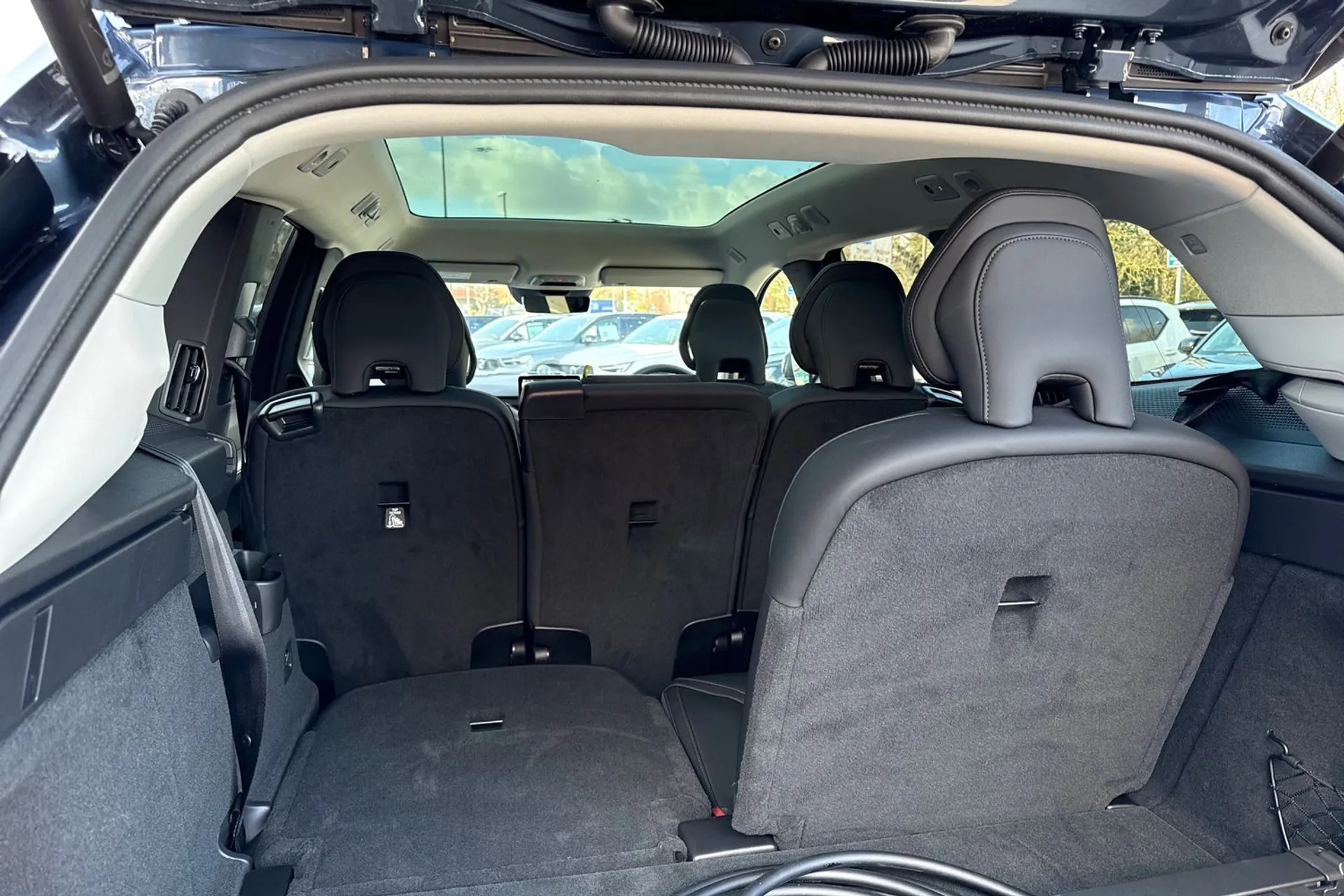 Volvo EX90 thumbnail image number 24