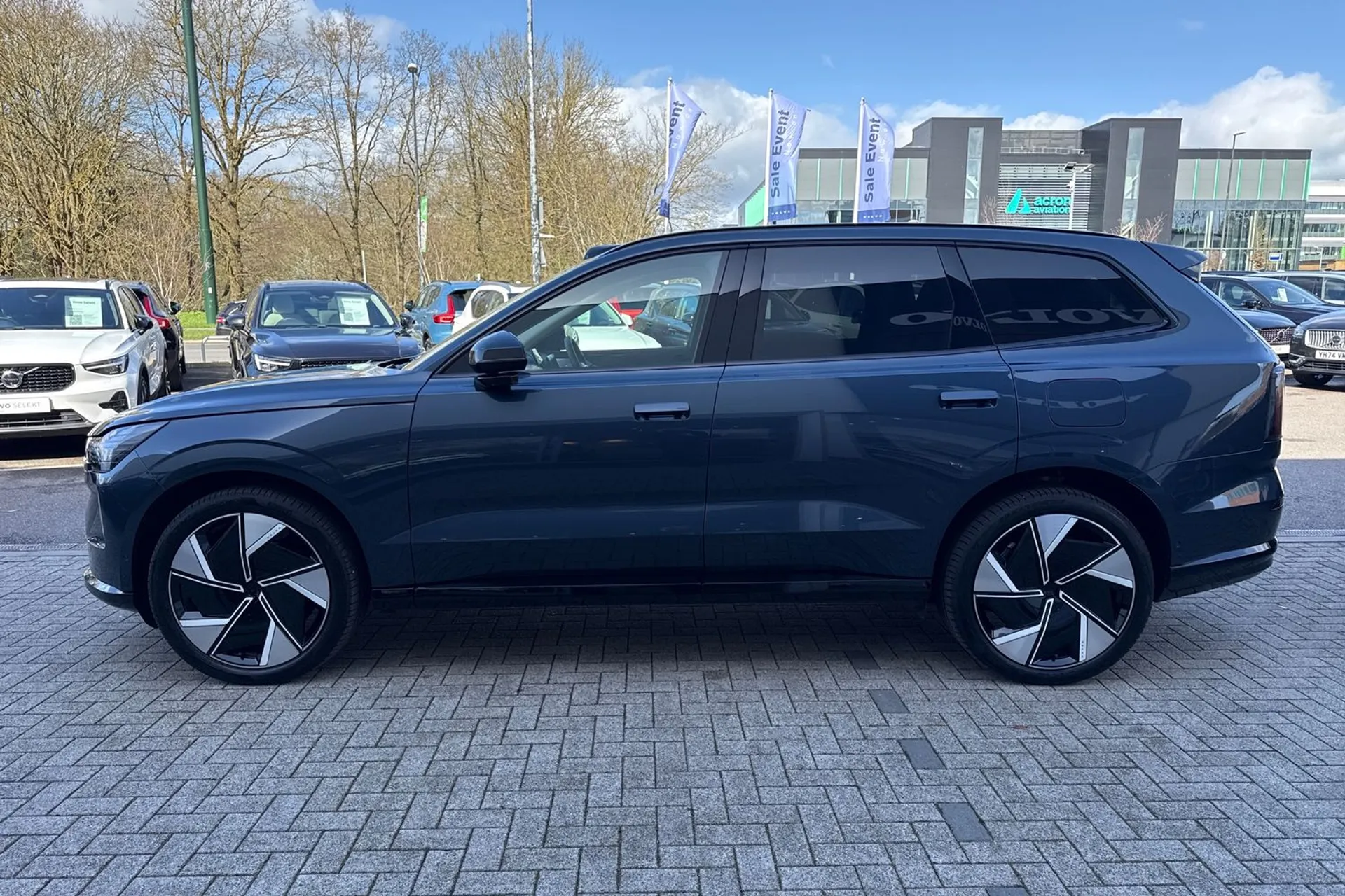 Volvo EX90 thumbnail image number 12