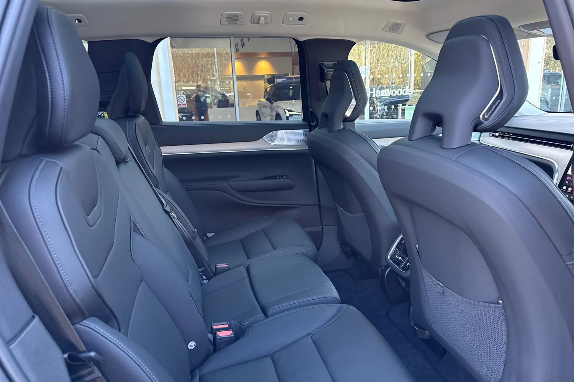 Volvo EX90 thumbnail image number 25