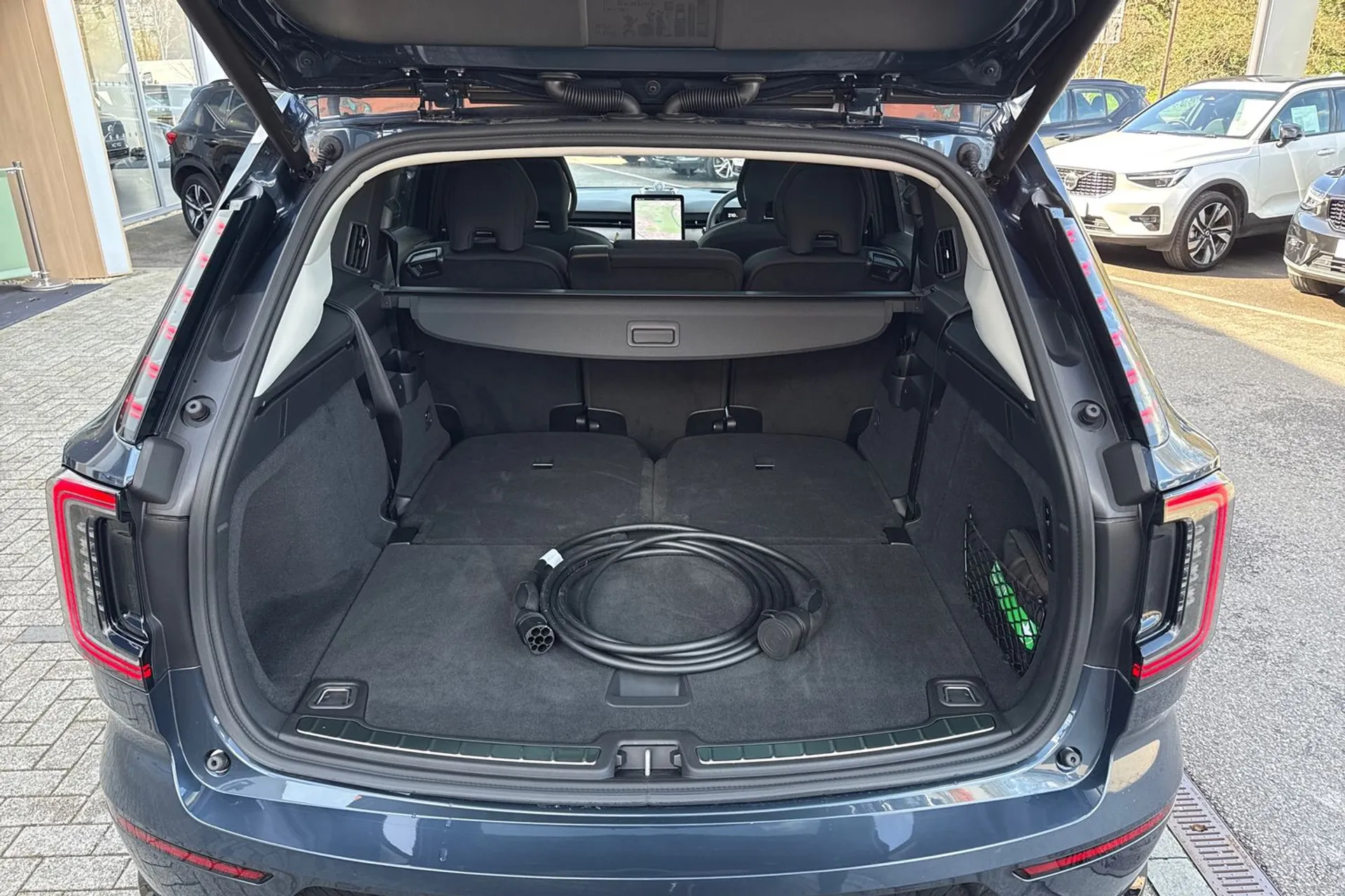 Volvo EX90 thumbnail image number 21