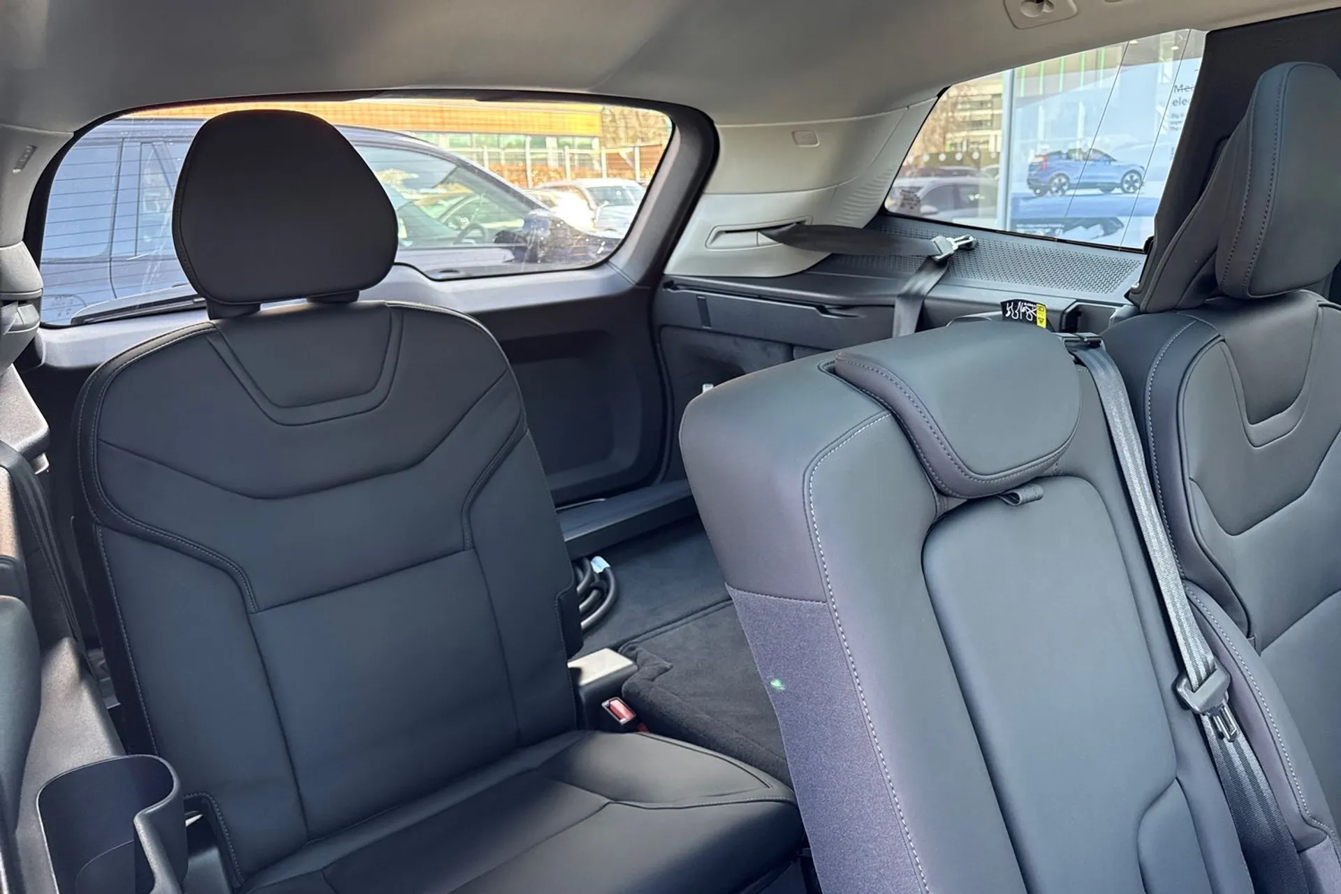 Volvo EX90 thumbnail image number 7