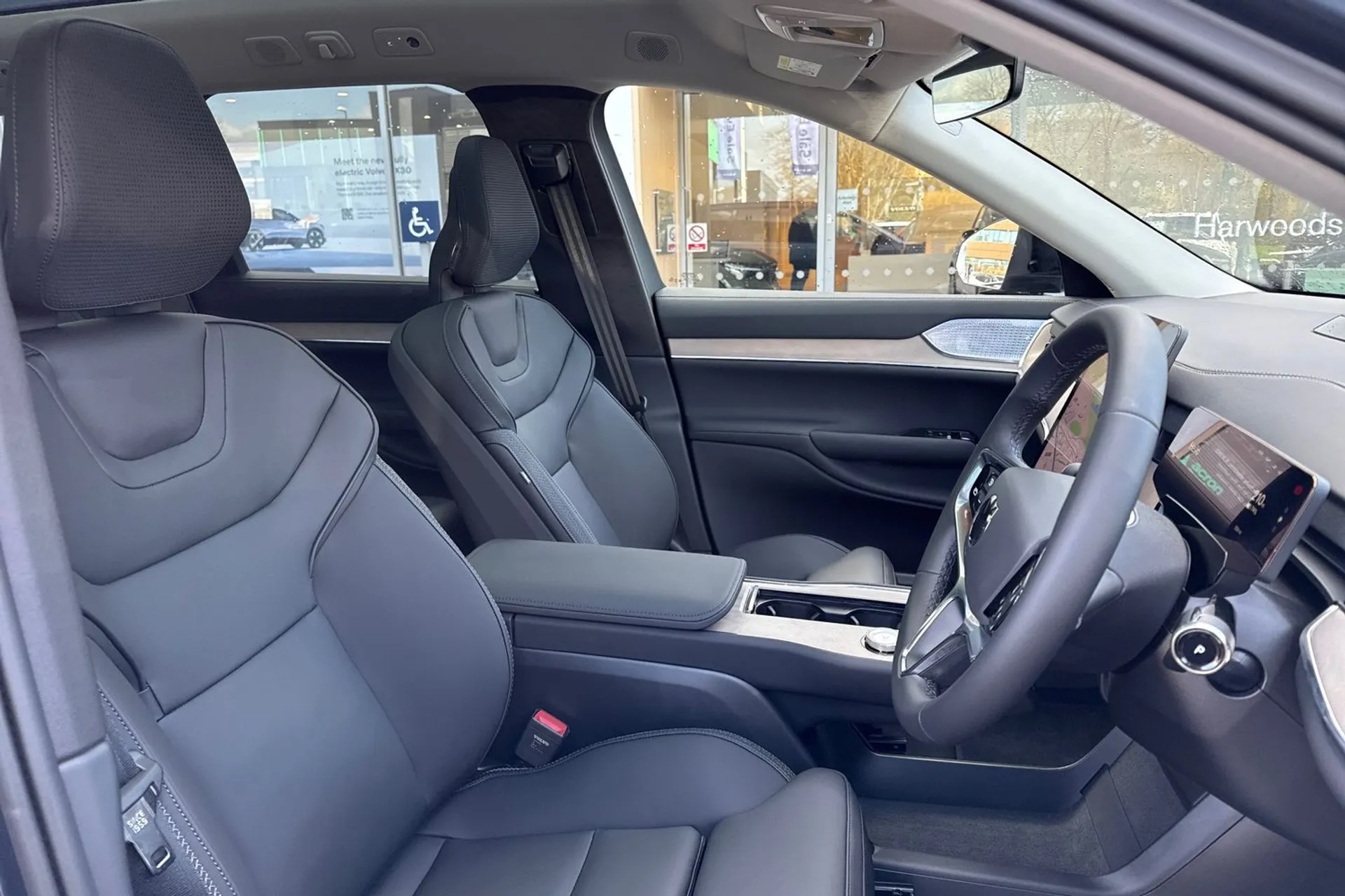 Volvo EX90 thumbnail image number 28