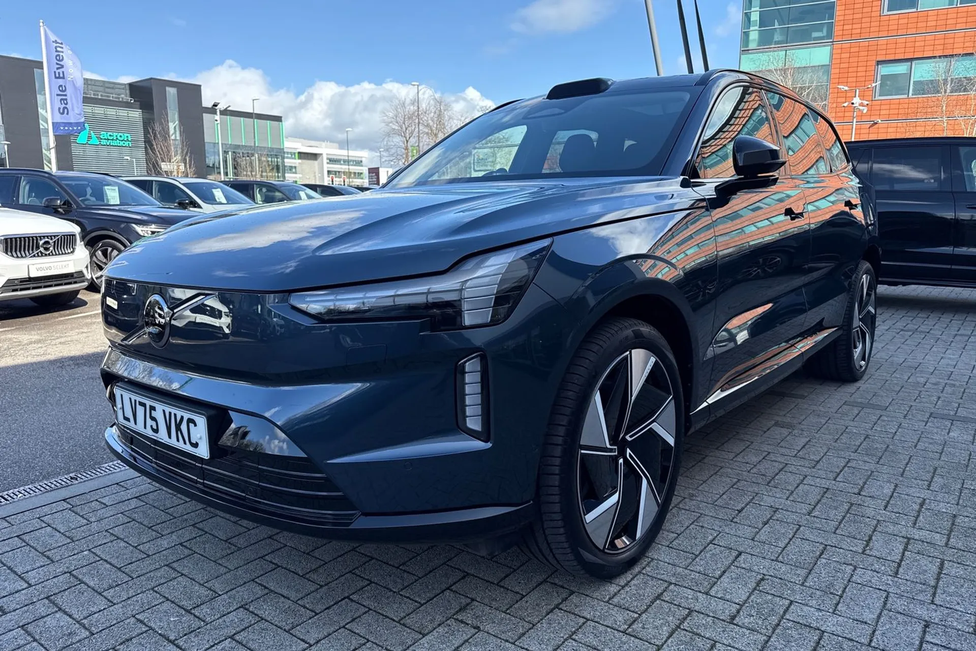 Volvo EX90 thumbnail image number 13