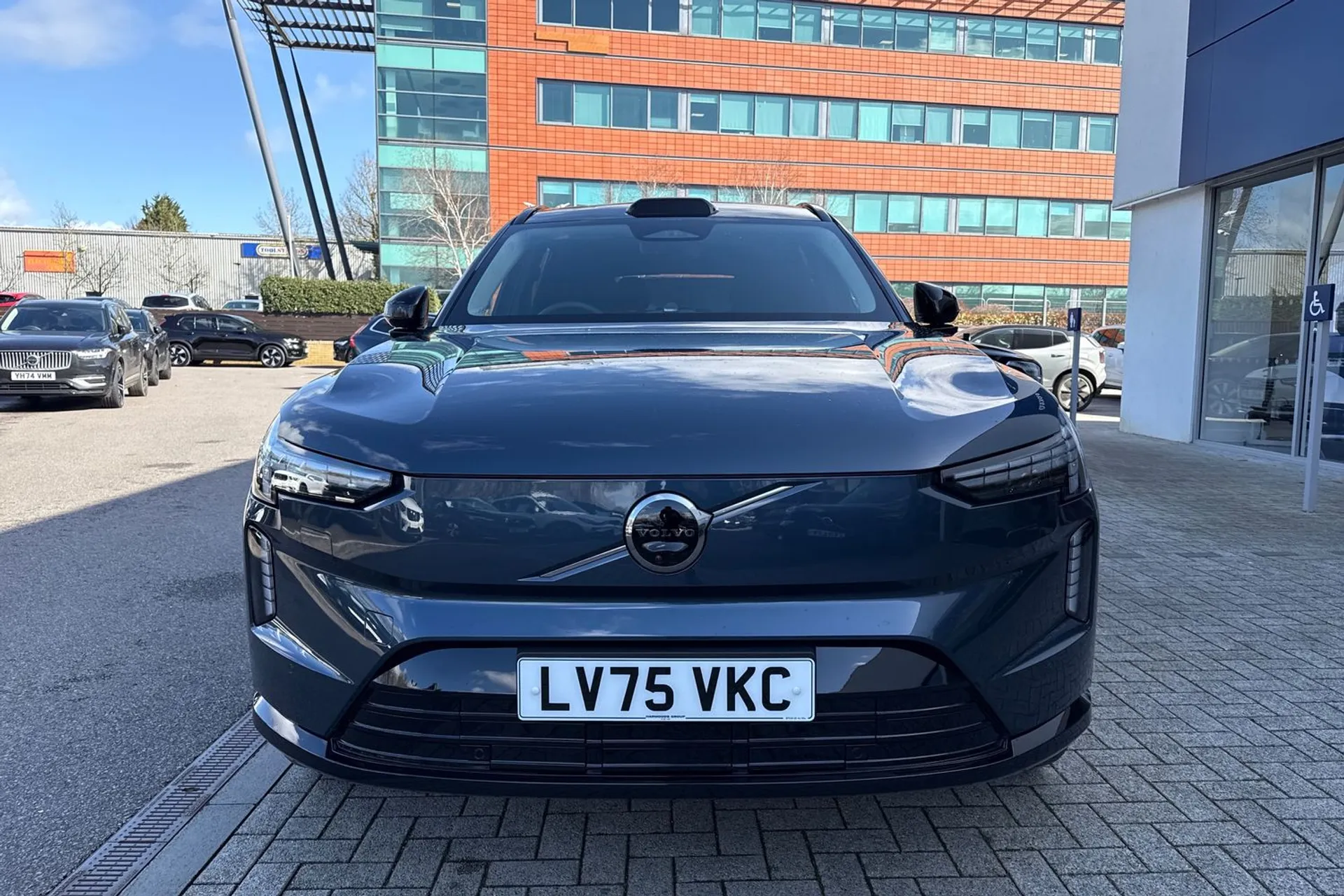 Volvo EX90 thumbnail image number 14