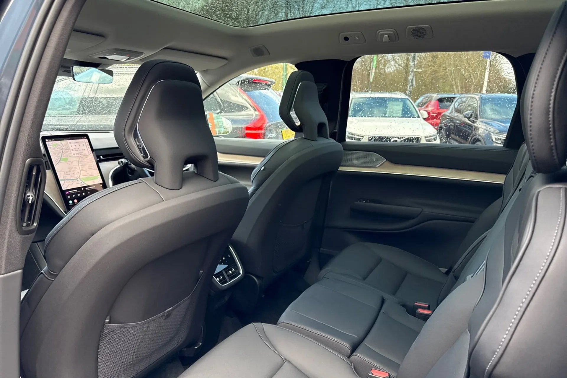 Volvo EX90 thumbnail image number 32