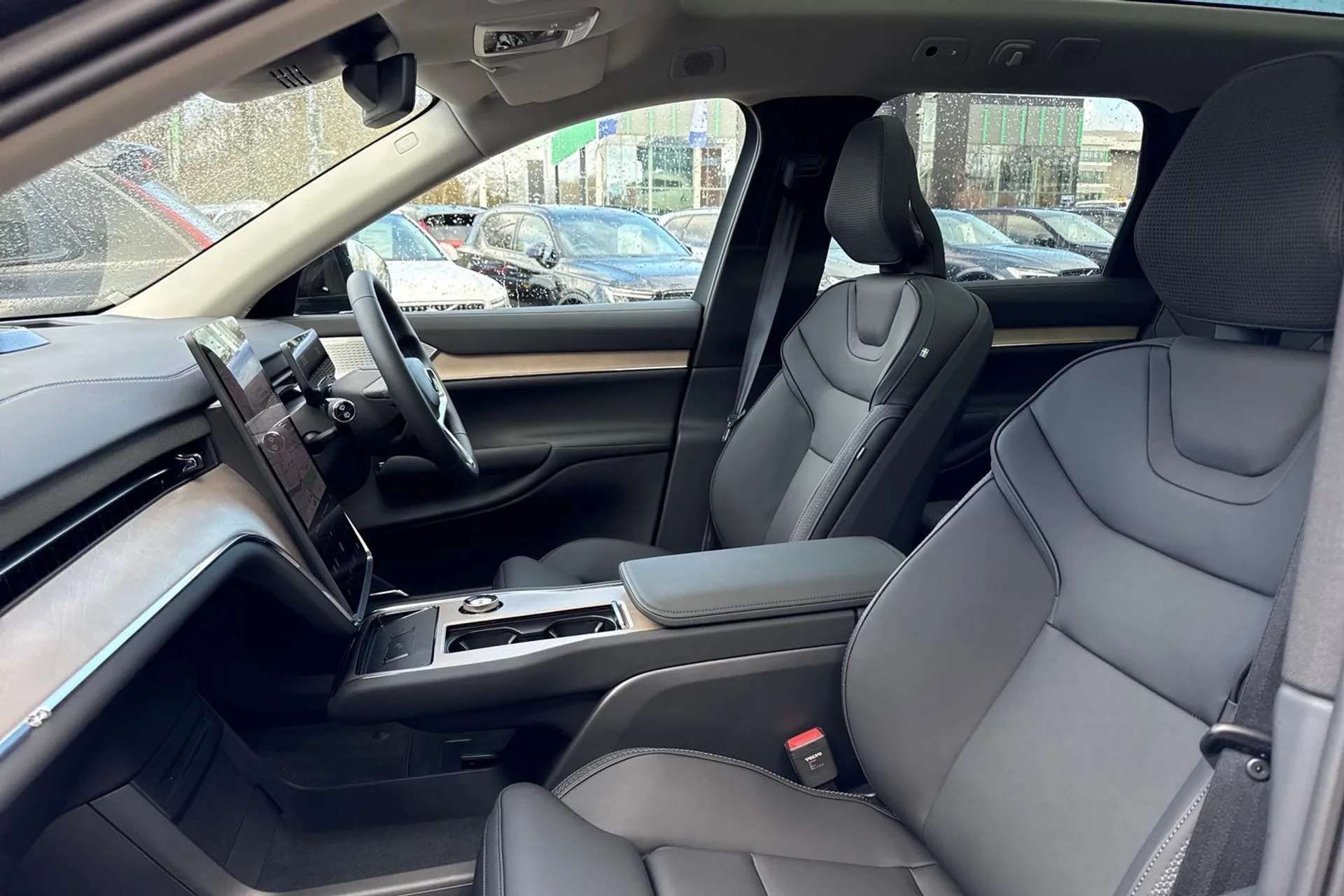 Volvo EX90 thumbnail image number 30