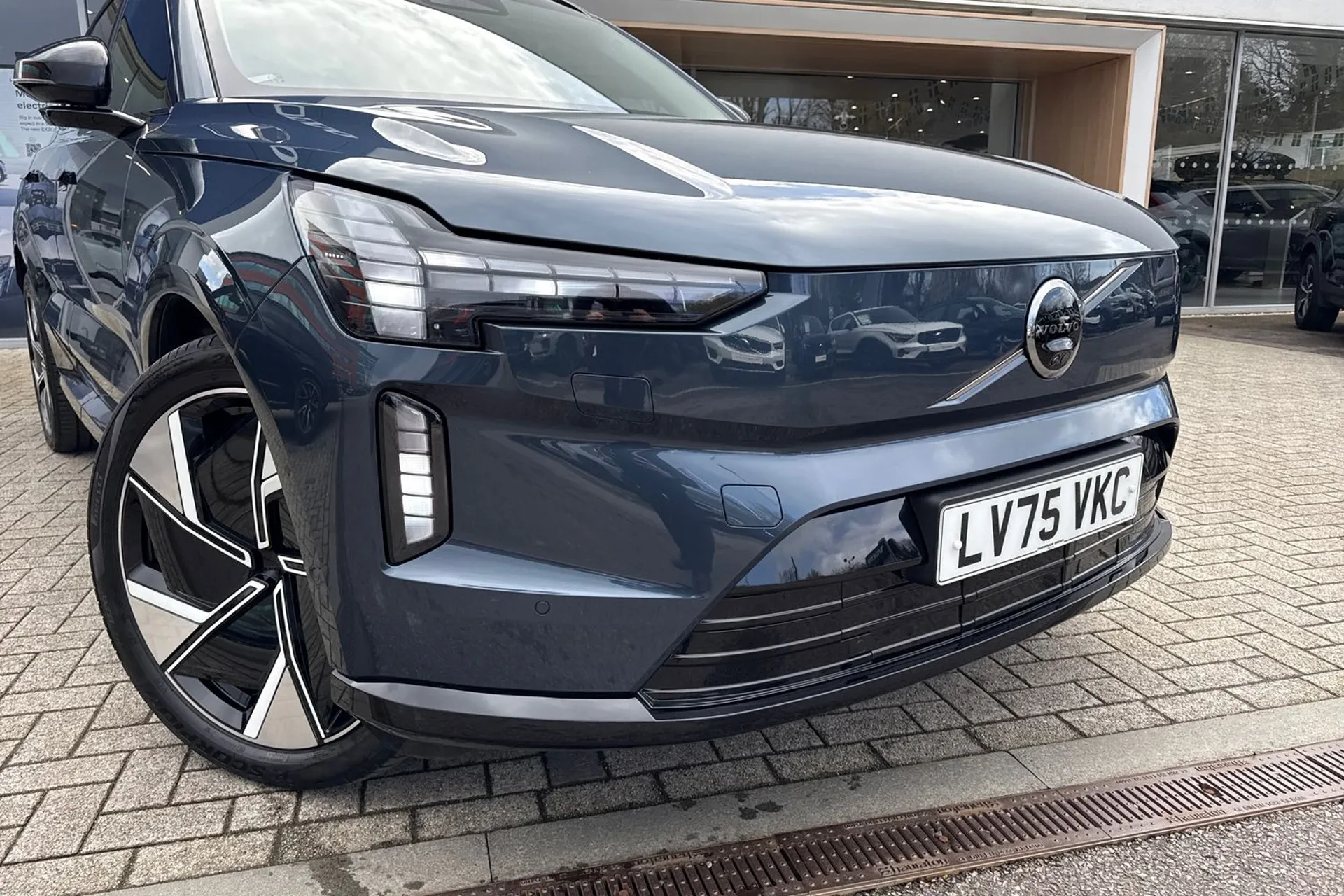 Volvo EX90 thumbnail image number 8