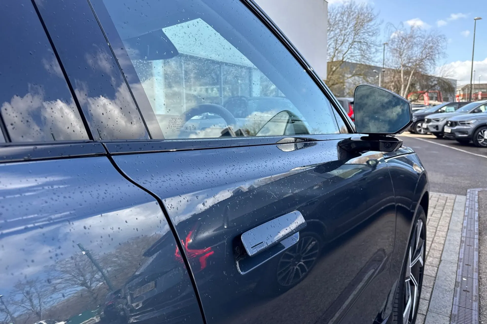 Volvo EX90 thumbnail image number 18