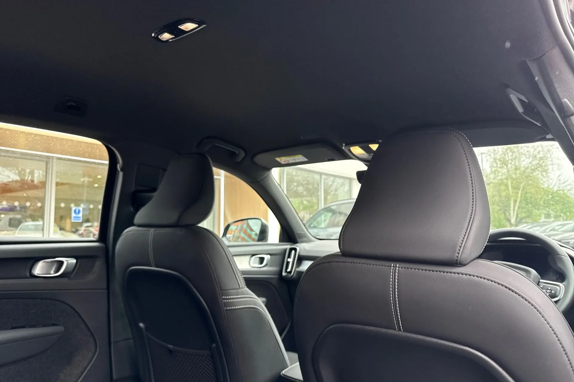 Volvo XC40 thumbnail image number 24