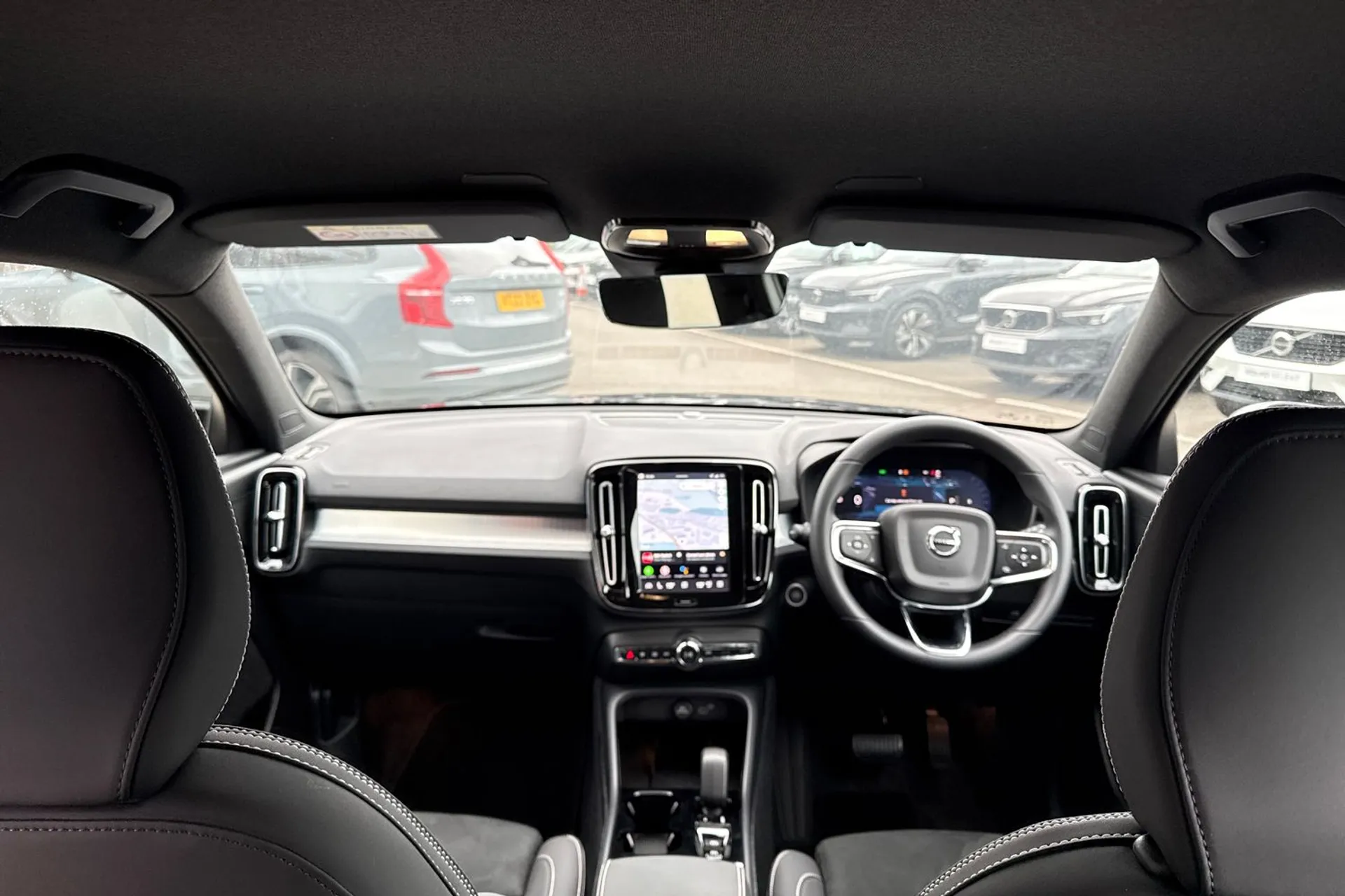 Volvo XC40 thumbnail image number 3