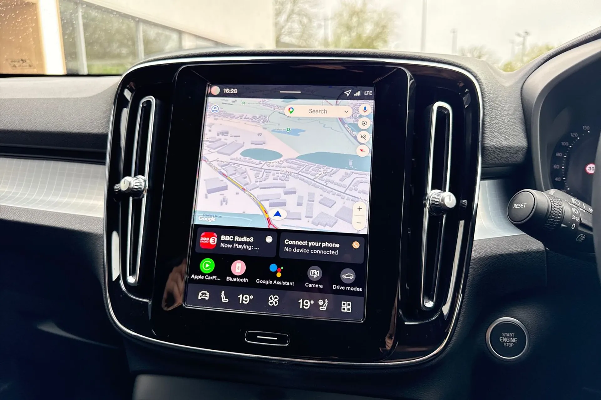 Volvo XC40 thumbnail image number 5