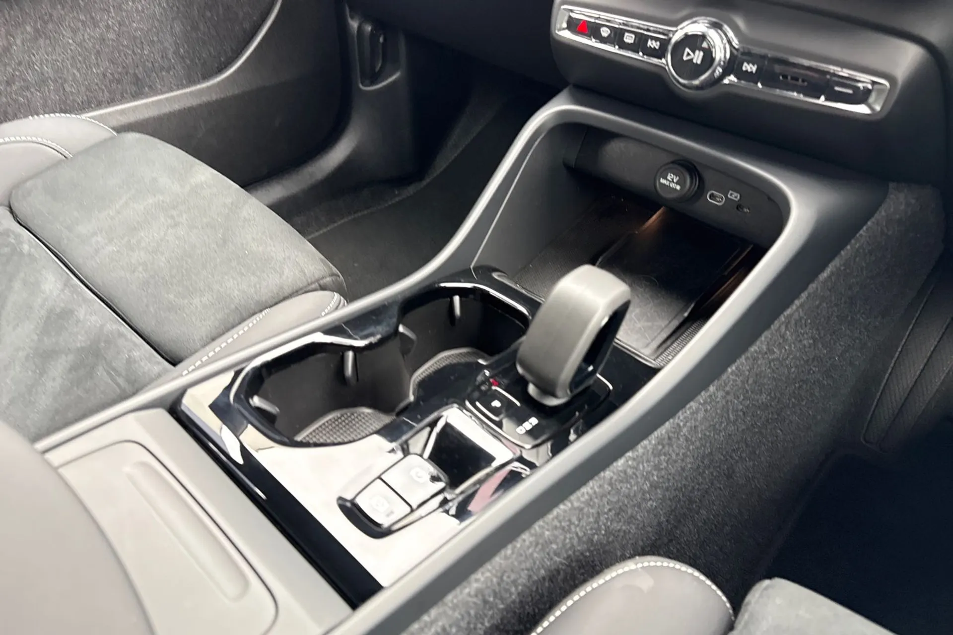 Volvo XC40 thumbnail image number 41