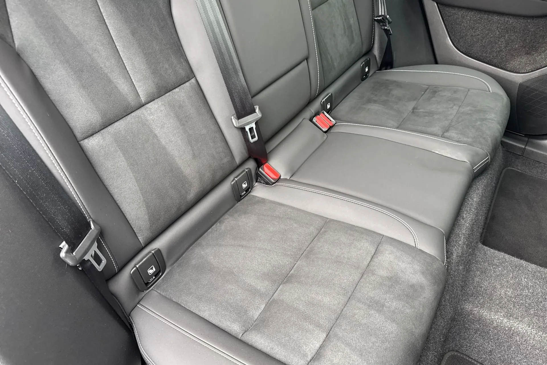 Volvo XC40 thumbnail image number 25